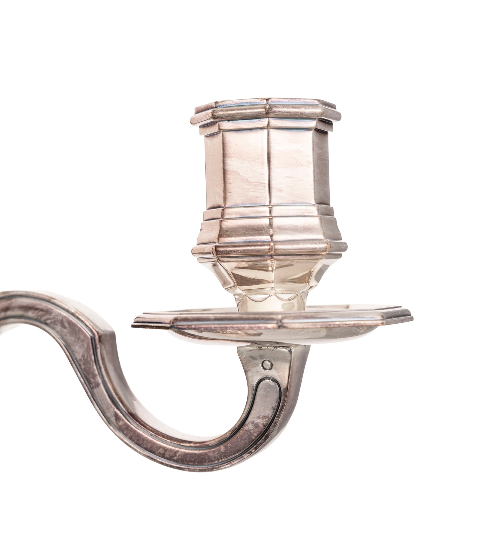 Christofle. Paire de candélabres à 3 bras de lumière en métal argenté,  - 2