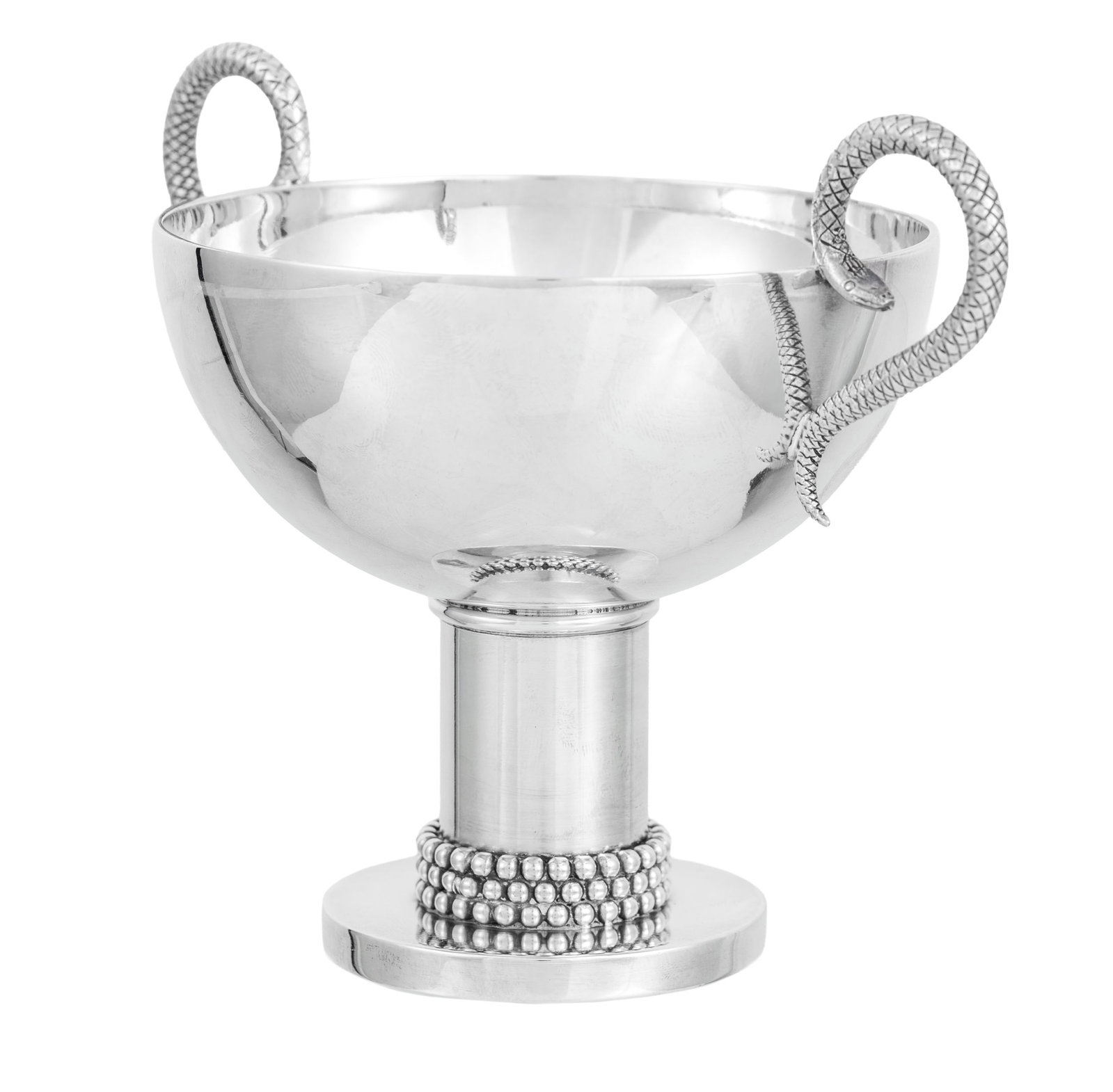 Jean Després (1889-1980). Coupe à anses sur piédouche en métal argenté, cir: Jean Després (1889-1980). Coupe à anses sur piédouche en métal argenté, circa 1960-70. A décor de perles et les anses en serpents enroulés, signée, h. 12,5 cm