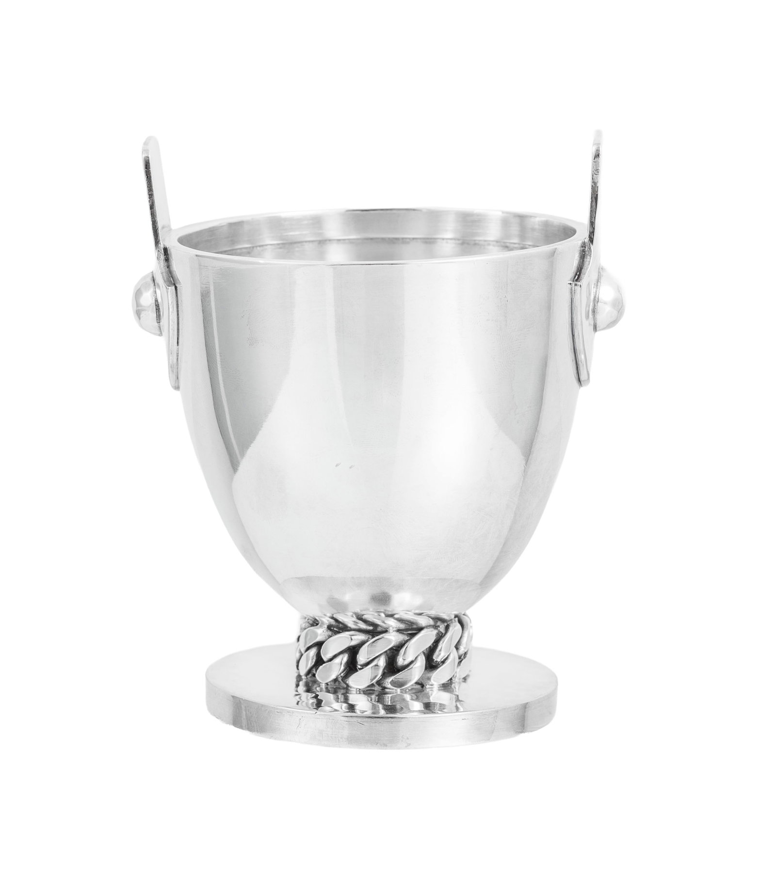 Jean Després (1889-1980). Coupe à anses sur talon en métal argenté en partie mar: Jean Després (1889-1980). Coupe à anses sur talon en métal argenté en partie martelé, circa 1950-60, signée, h. 12 cm Exposition: Rétrospective Jean Després,