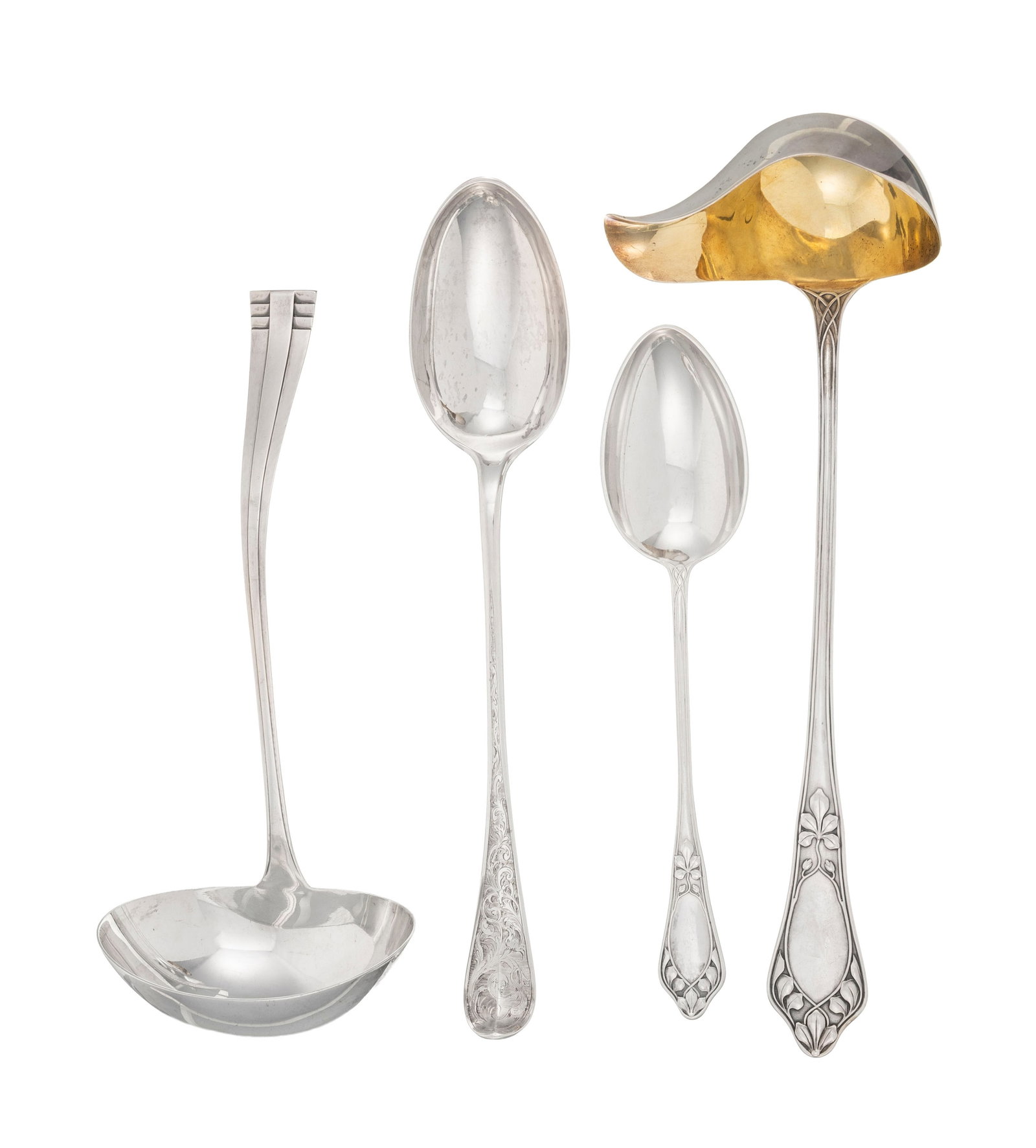 Ensemble de 2 cuillers de service en argent, dont 800 Allemagne, XXe s. et 2 louches Art Nouveau et : Ensemble de 2 cuillers de service en argent, dont 800 Allemagne, XXe s. et 2 louches Art Nouveau et Art Déco en argent, Pays-Bas et Allemagne, les manches à décor géométrique 