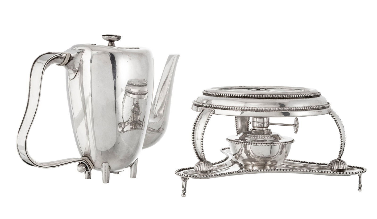 Ensemble d'1 théière quadripode en argent 800, Allemagne, XXe s. et 1 Réchaud tripode: Ensemble d'1 théière quadripode en argent 800, Allemagne, XXe s. et 1 Réchaud tripode en métal argenté, à décor de perlettes, net 525g Pour ce lot, la TVA due par