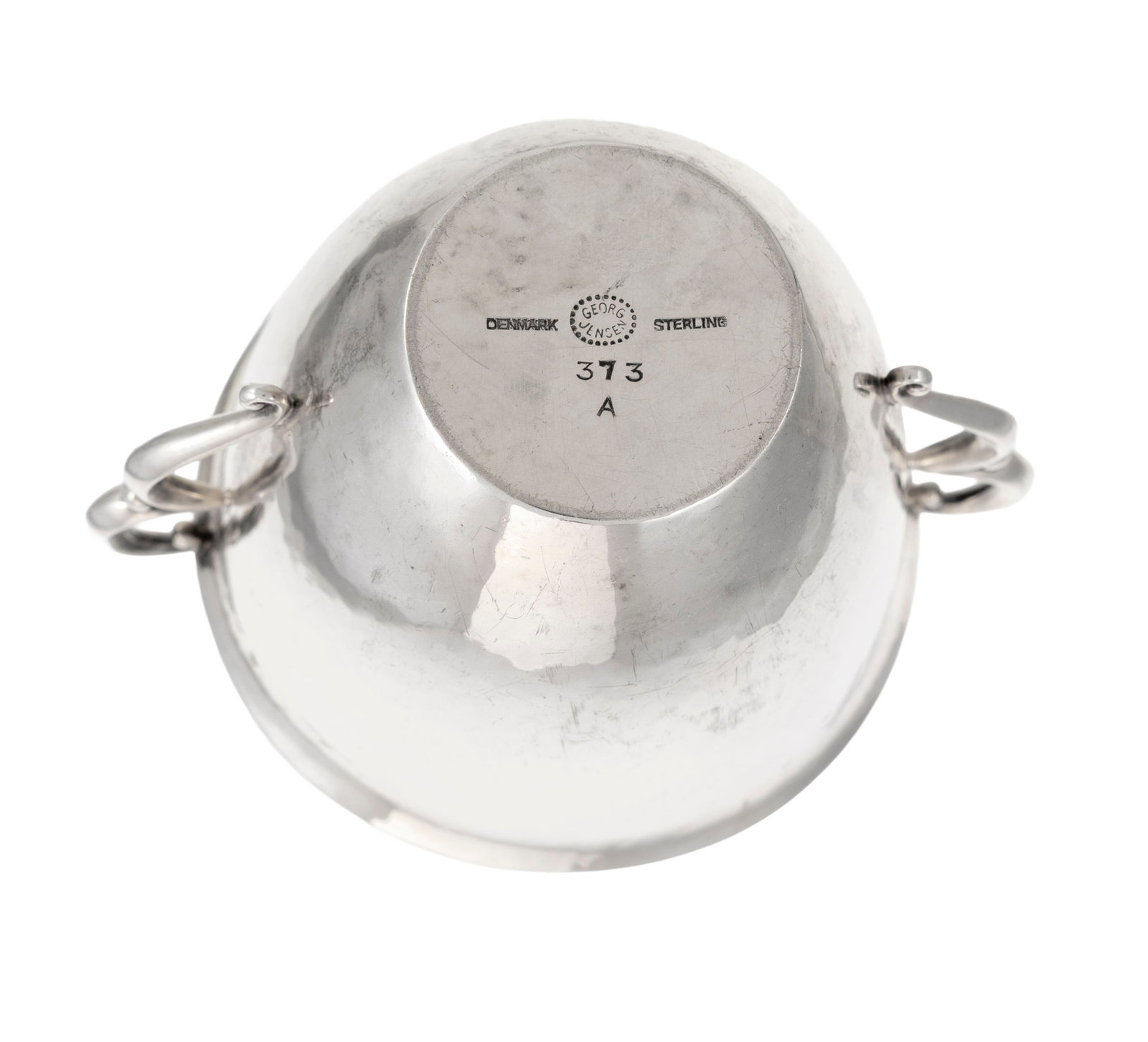 Georg Jensen. Tasse à 2 anses en argent martelé, Copenhague, XXe s., modèle 373A, h.  - 2