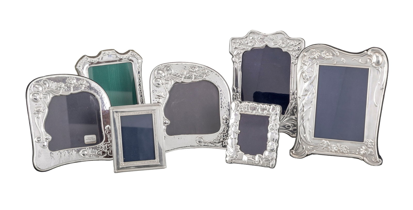 Ensemble de 7 cadres en argent anglais, XXe s., diverses formes et divers décors, h. de 11 : Ensemble de 7 cadres en argent anglais, XXe s., diverses formes et divers décors, h. de 11 à 20,5 cm