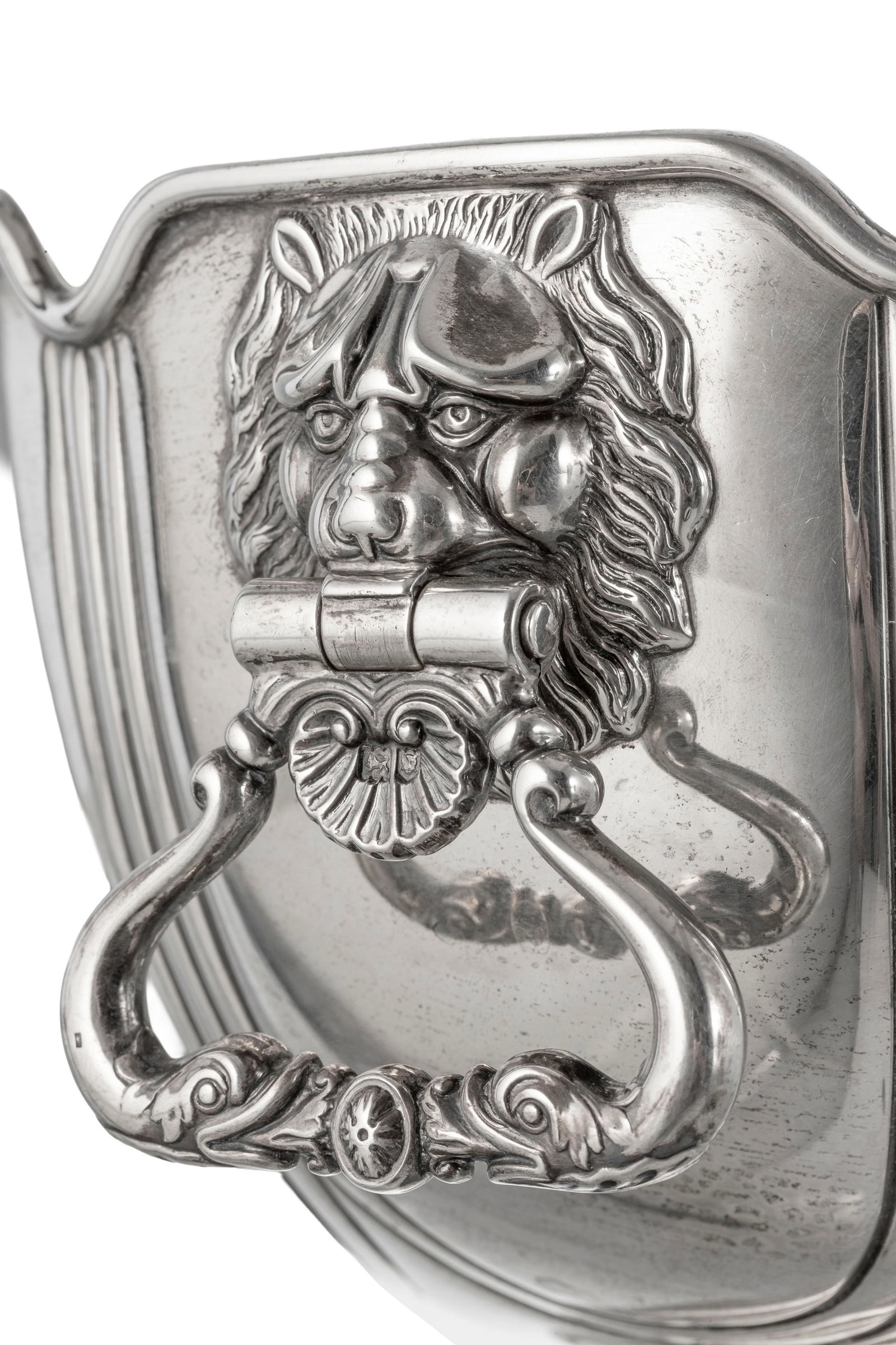 Coupe sur talon à anses en argent, par Crichton Brothers, Londres, 1912, à décor de f - 2