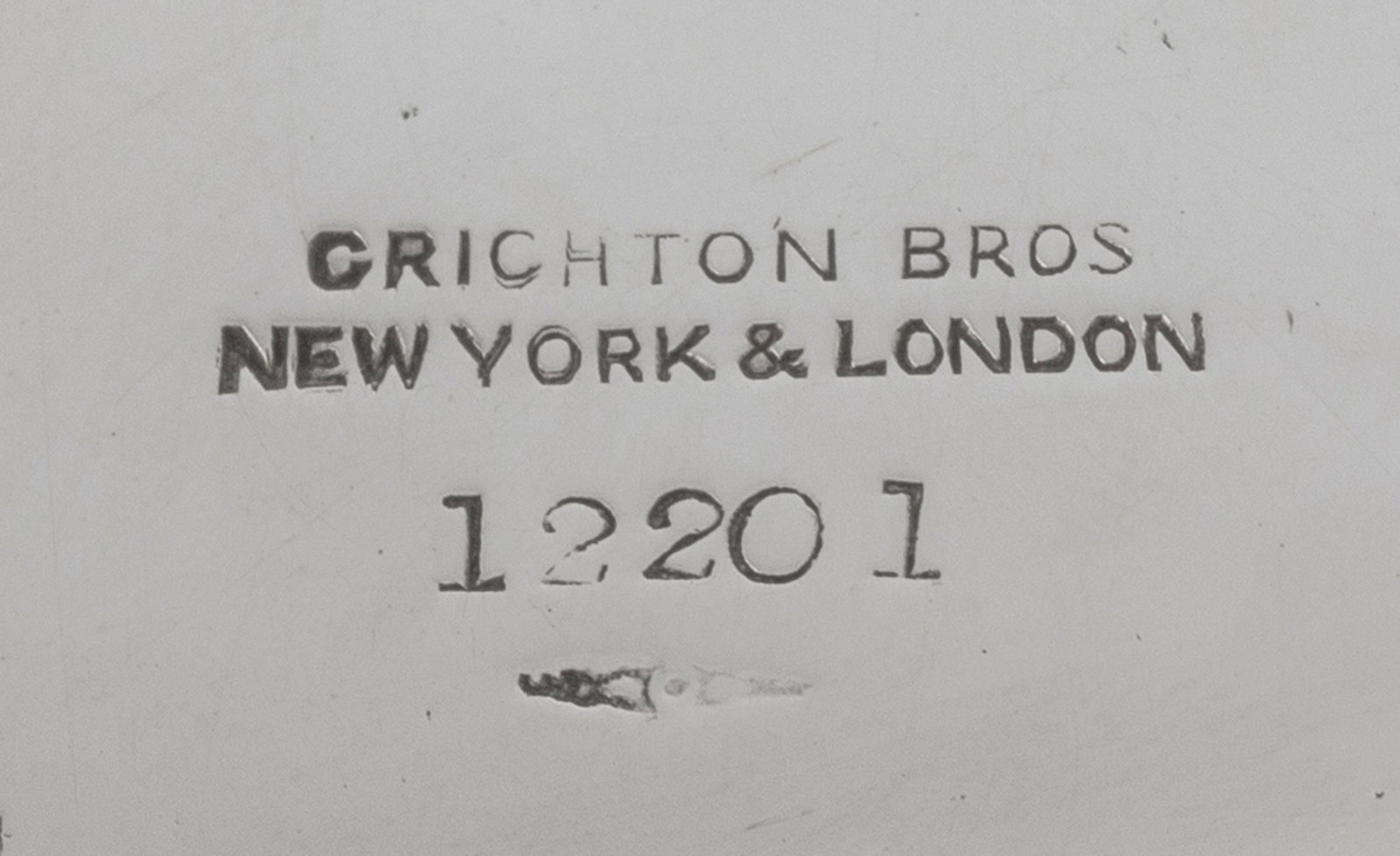 Coupe sur talon à anses en argent, par Crichton Brothers, Londres, 1912, à décor de f - 4