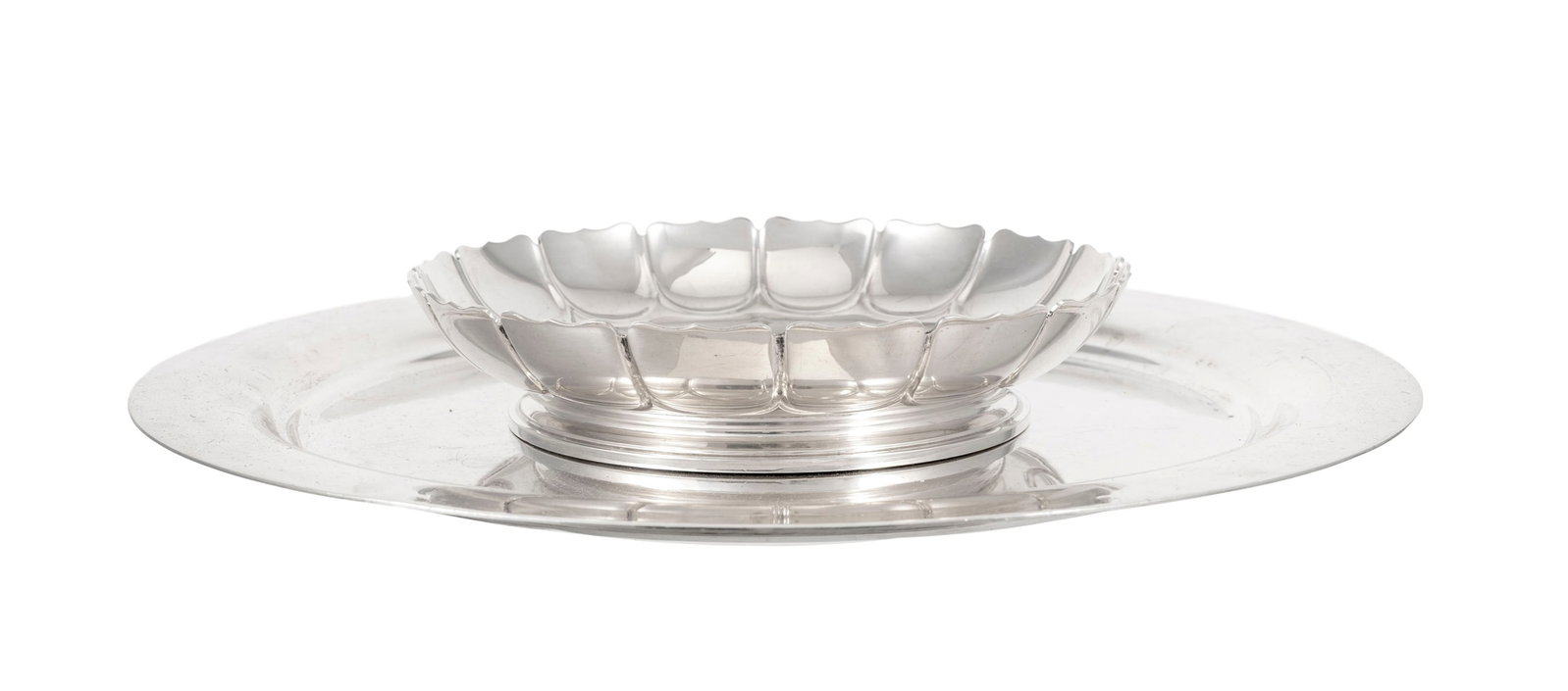 Ensemble d'1 plat rond uni et 1 coupe sur talon en argent Sterling, par William Comyns & Sons Ltd et - 2