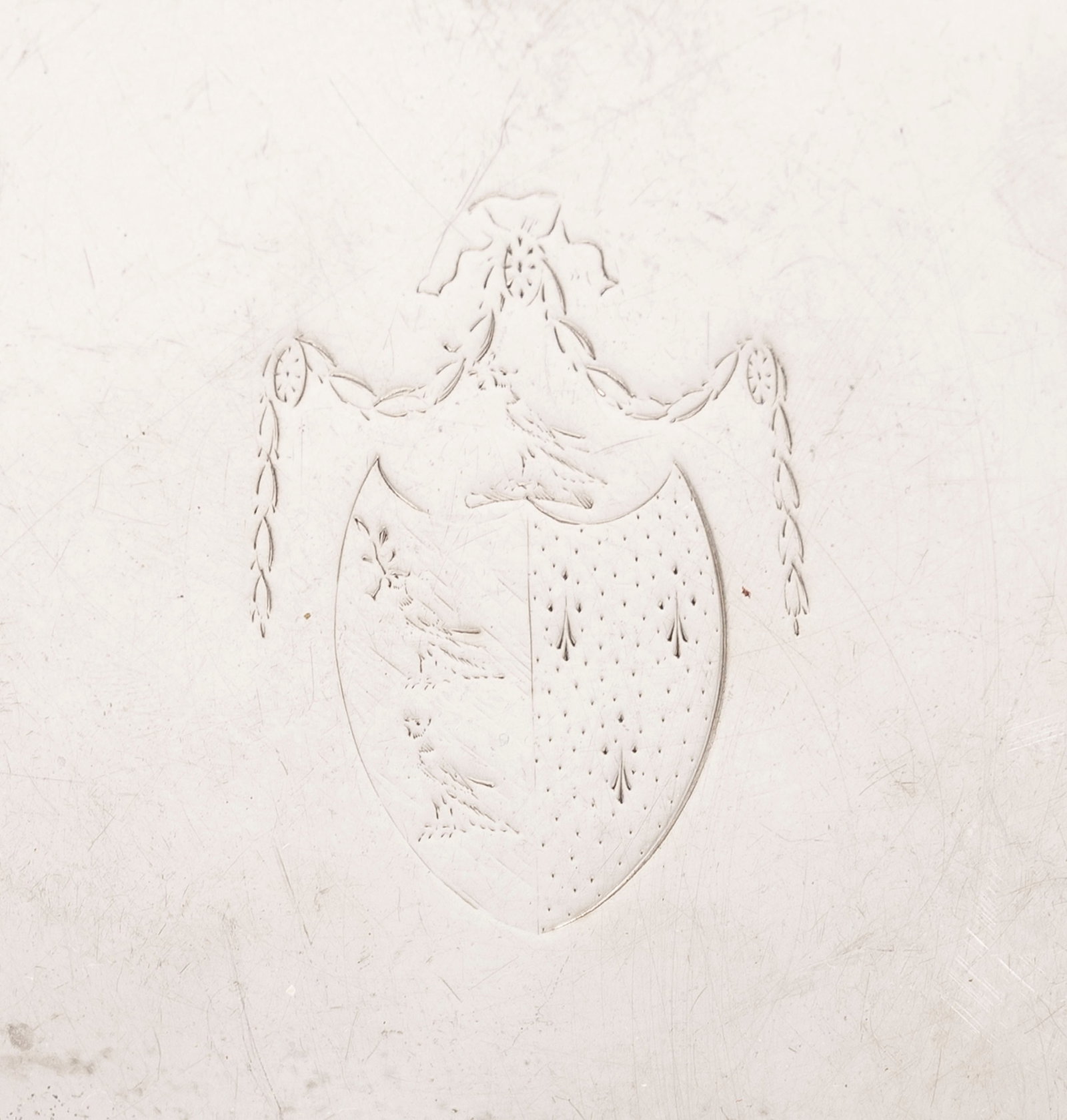 Ensemble d'1 petit panier, 1 présentoir tripode et 1 coupe sur piédouche en argent, Londre - 3