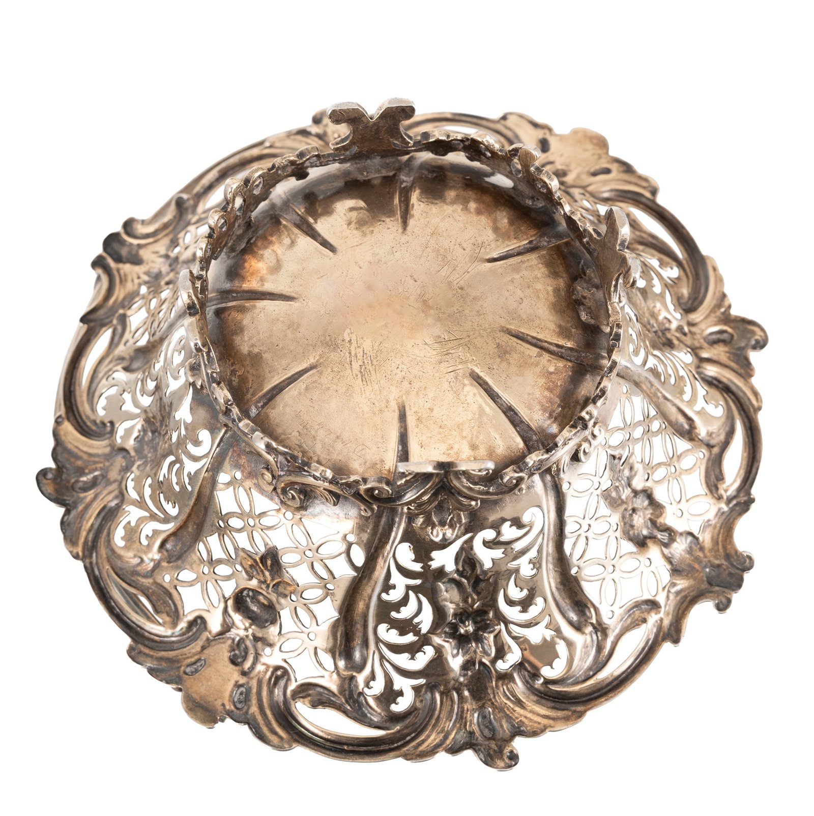 Ensemble d'1 petit panier, 1 présentoir tripode et 1 coupe sur piédouche en argent, Londre - 4