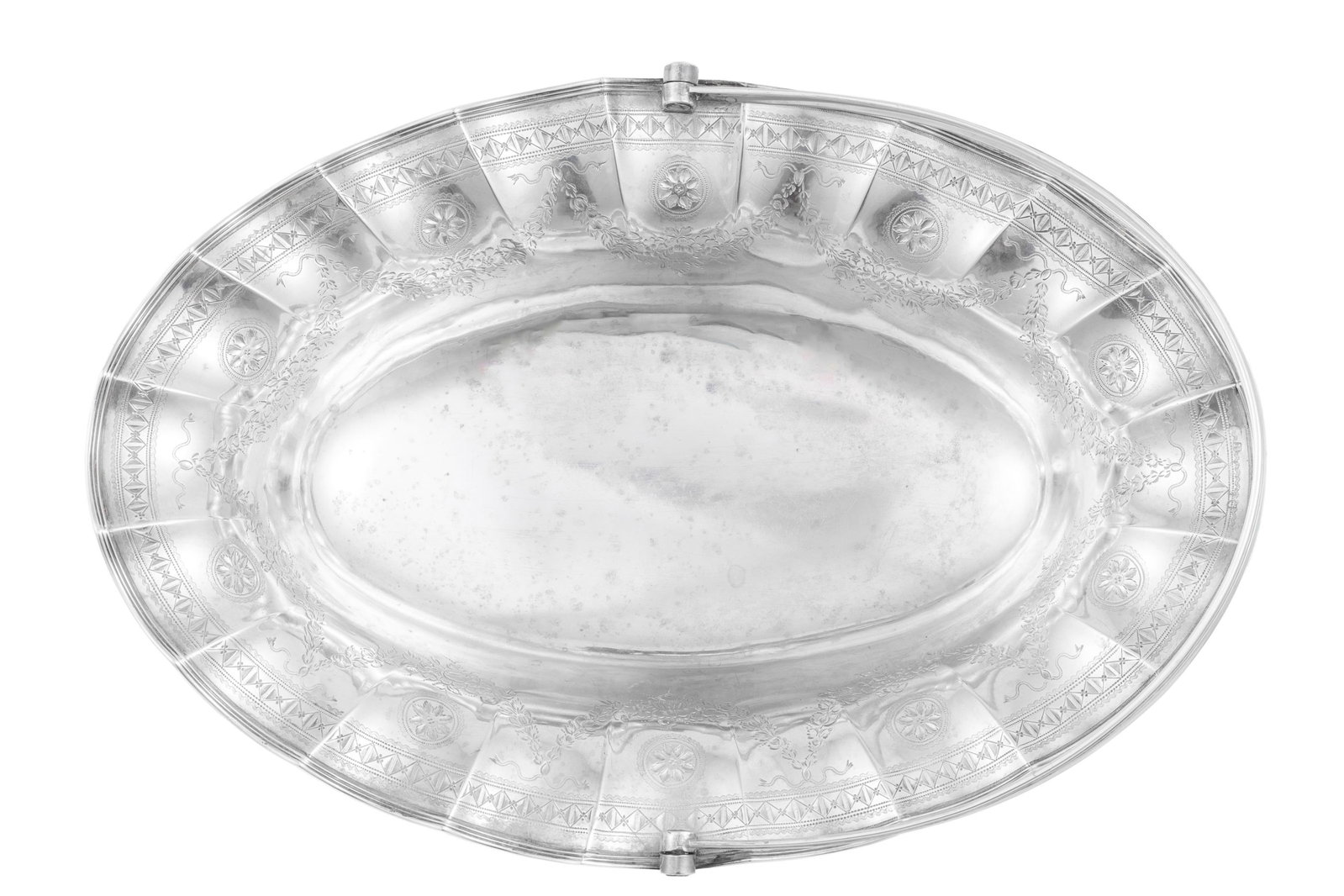 Panier sur talon à anse en argent anglais, à côtes pincées et décor grav - 3