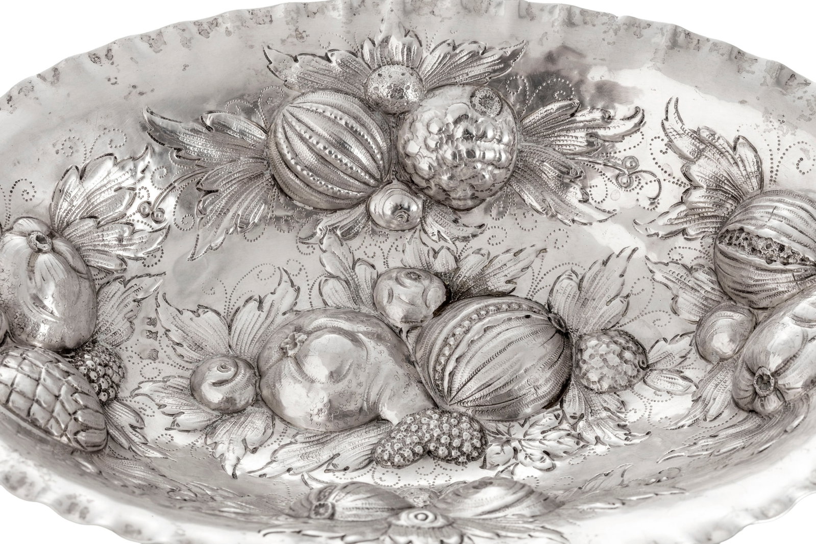 Ensemble de 2 plats et 1 coupe quadripode ovales en argent repoussé, Allemagne, XVIIIe-XIXe s., - 2