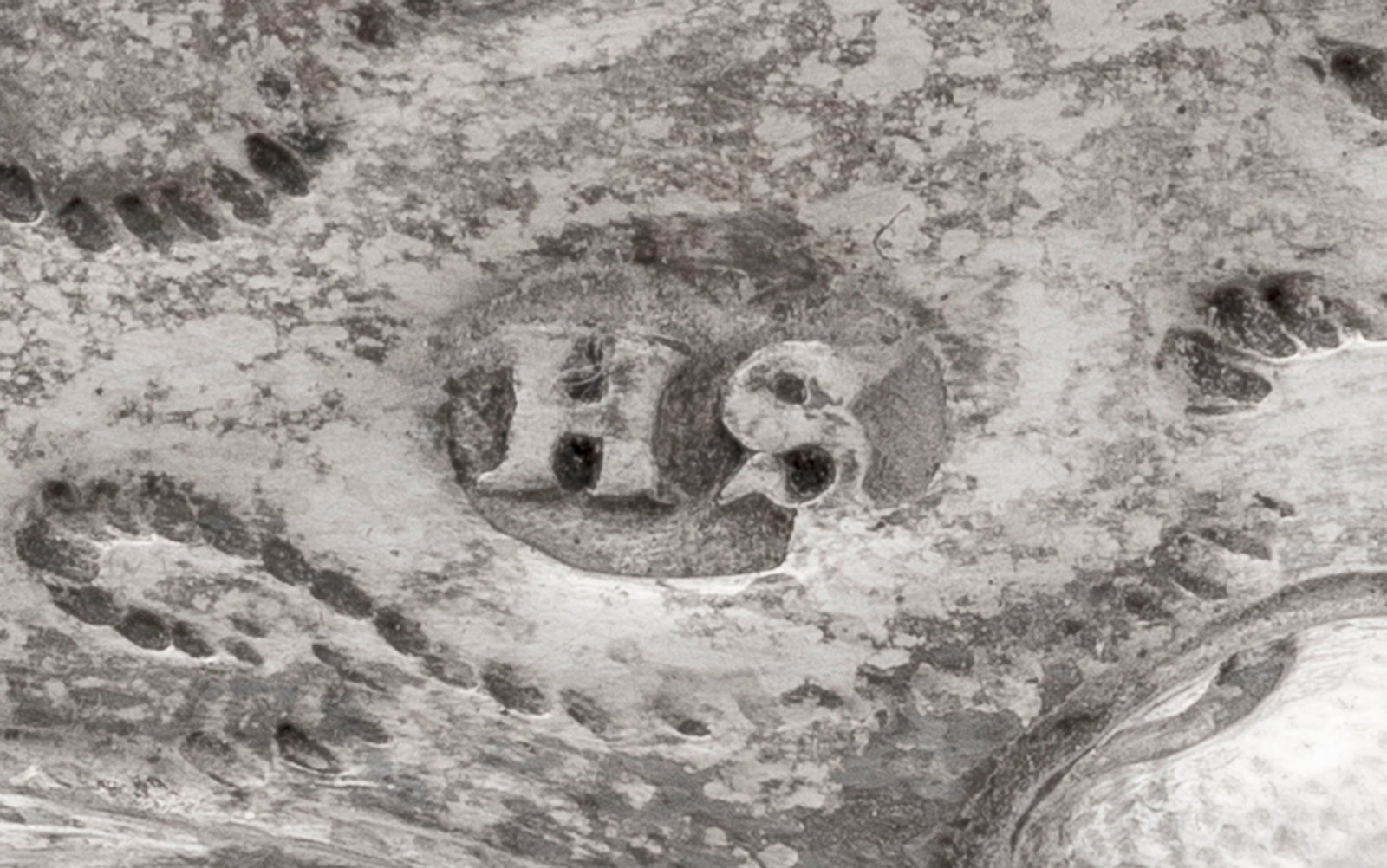 Ensemble de 2 plats et 1 coupe quadripode ovales en argent repoussé, Allemagne, XVIIIe-XIXe s., - 9