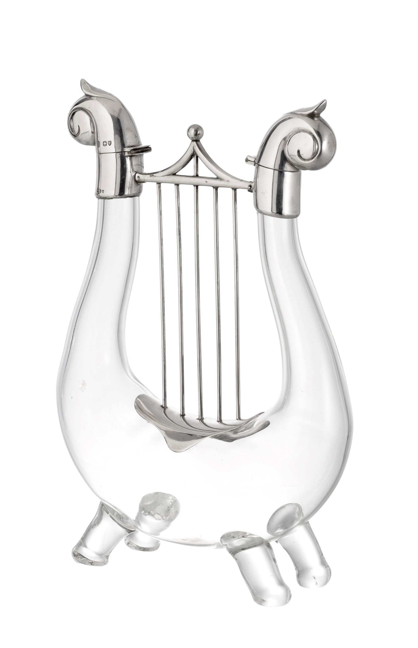 Claret en forme de lyre d'époque Victorienne en argent et verre, par Hukin & Heath, Londres, 18: Claret en forme de lyre d'époque Victorienne en argent et verre, par Hukin & Heath, Londres, 1895, n° 238632, h. 27 cm