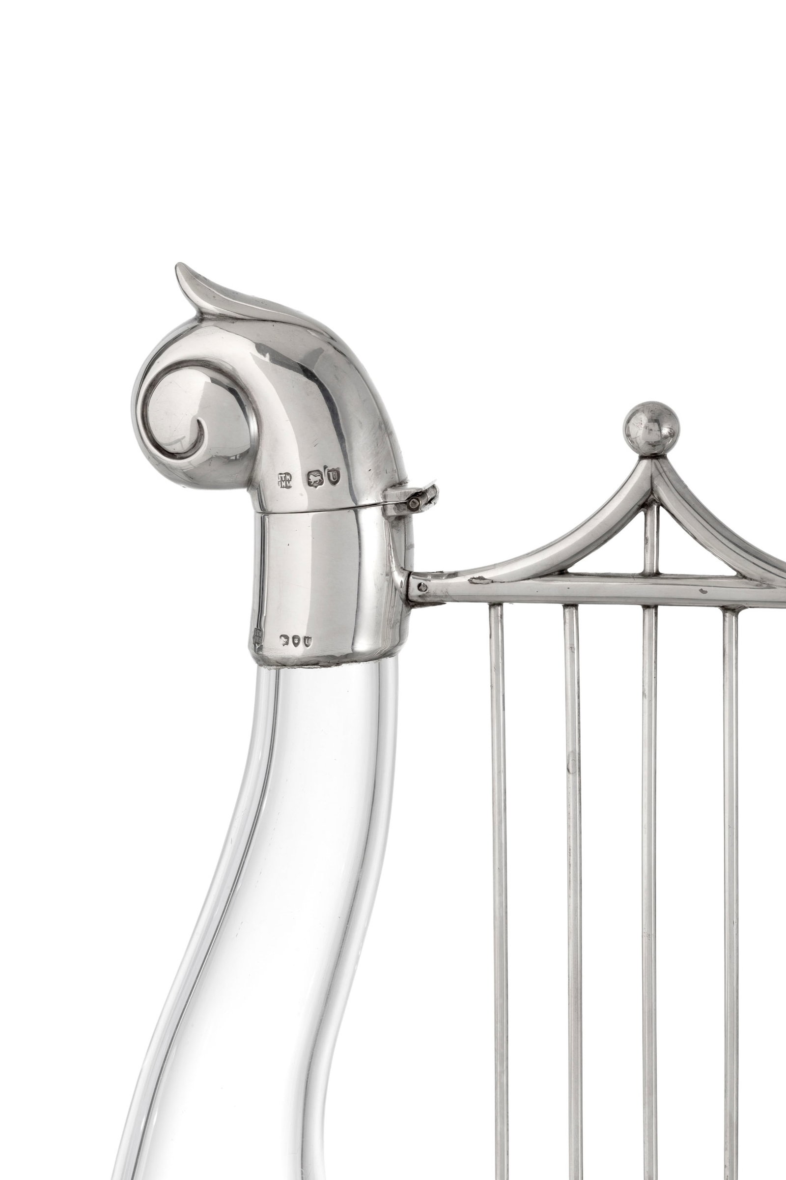 Claret en forme de lyre d'époque Victorienne en argent et verre, par Hukin & Heath, Londres, 18 - 3