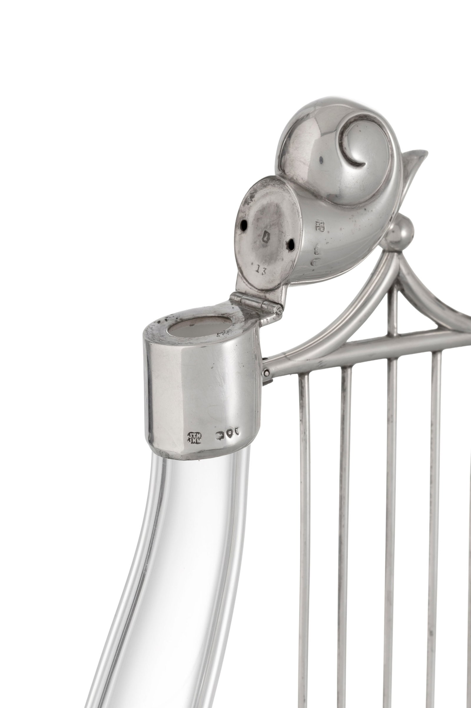 Claret en forme de lyre d'époque Victorienne en argent et verre, par Hukin & Heath, Londres, 18 - 4