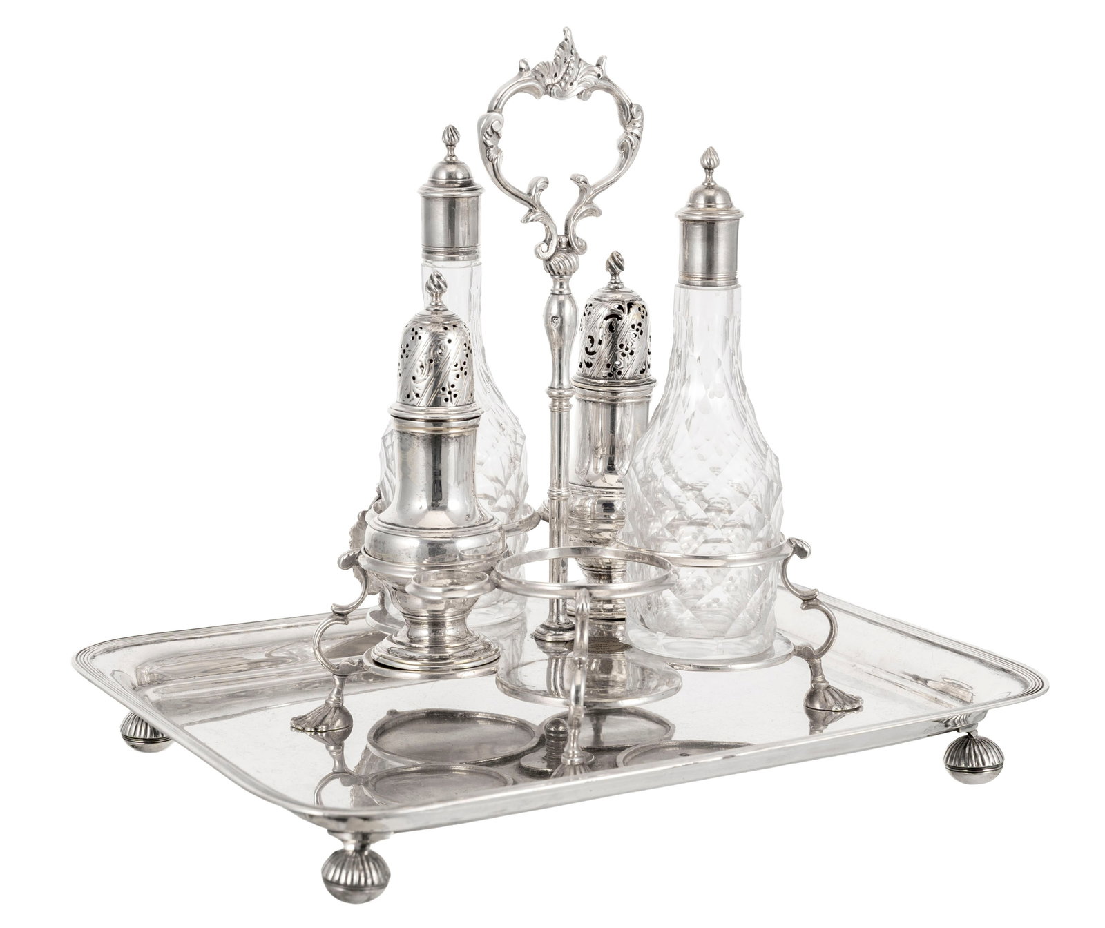 Ensemble d'1 nécessaire à condiments en argent et verre, Londres, XVIIIe s. et 1 petit pla: Ensemble d'1 nécessaire à condiments en argent et verre, Londres, XVIIIe s. et 1 petit plateau rectangulaire quadripode avec pieds boules en argent hollandais, Verschuur, net 1370g Pour ce