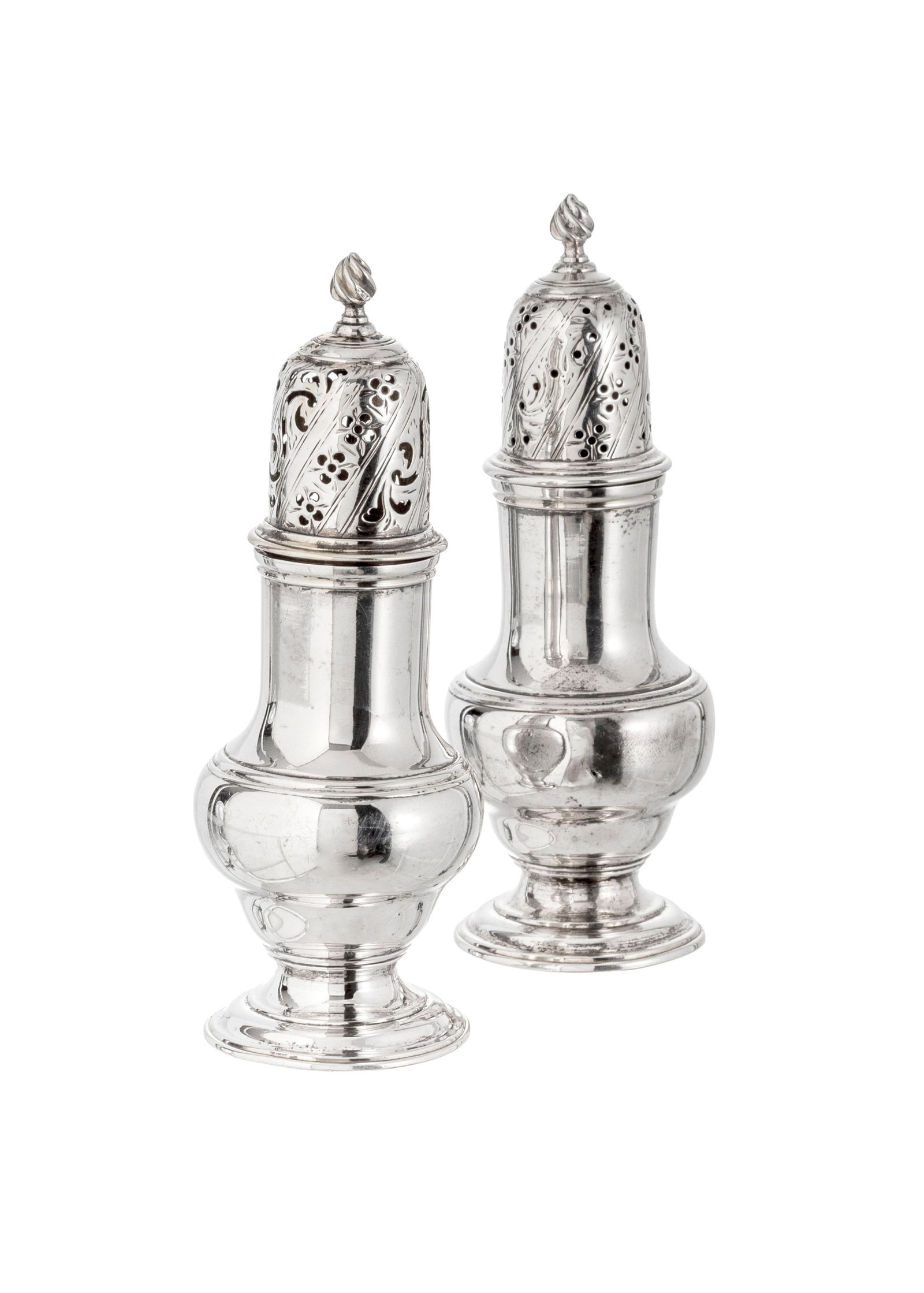 Ensemble d'1 nécessaire à condiments en argent et verre, Londres, XVIIIe s. et 1 petit pla - 4