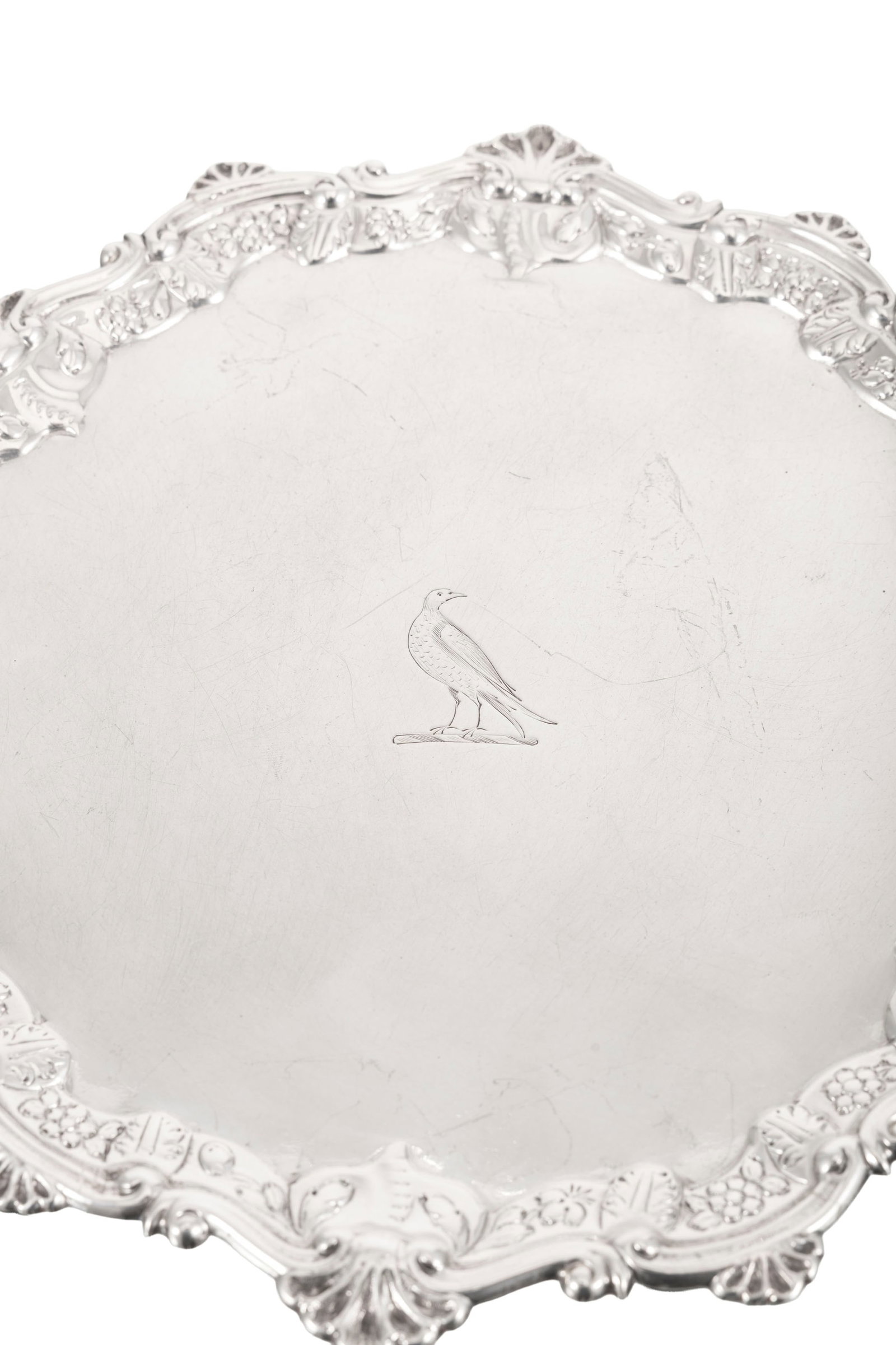 Ensemble de 3 plateaux présentoirs tripodes en argent, probablement par Ebenezer Coker et Thoma - 4