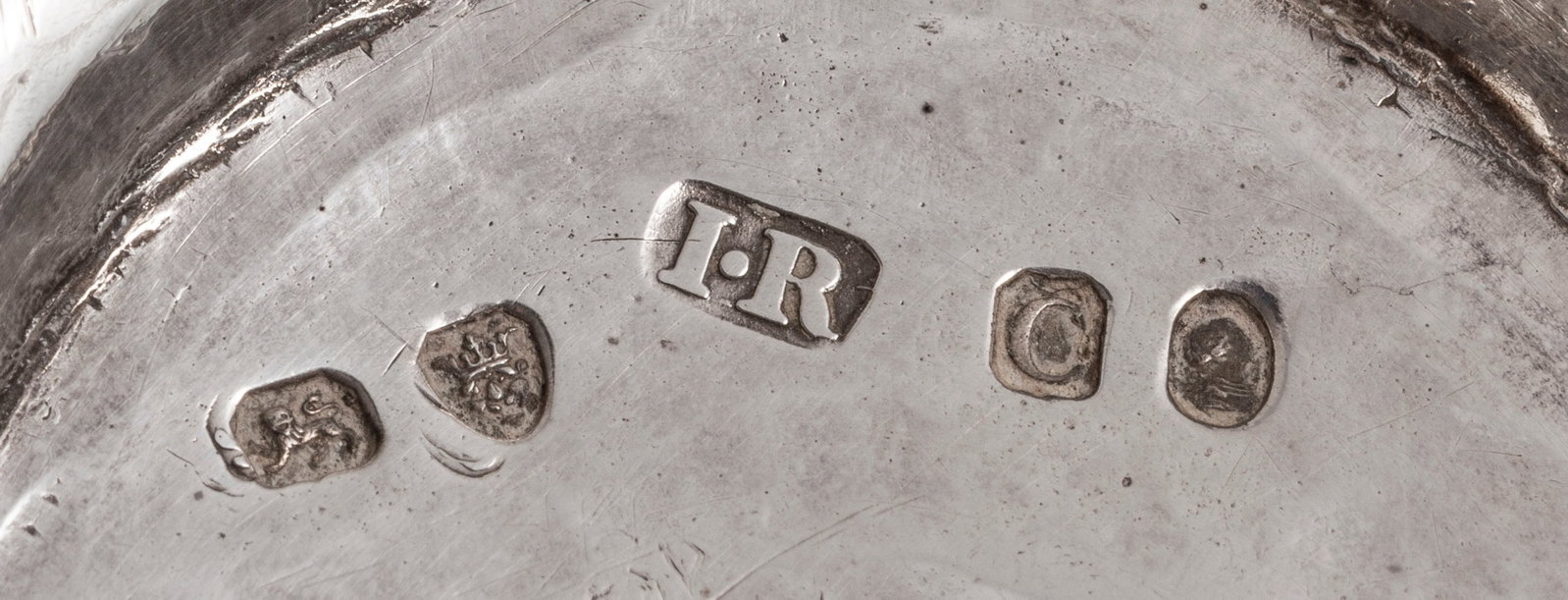 Paire de saucières d'époque George III en argent, Londres, 1798, gravées d'armoiries  - 7