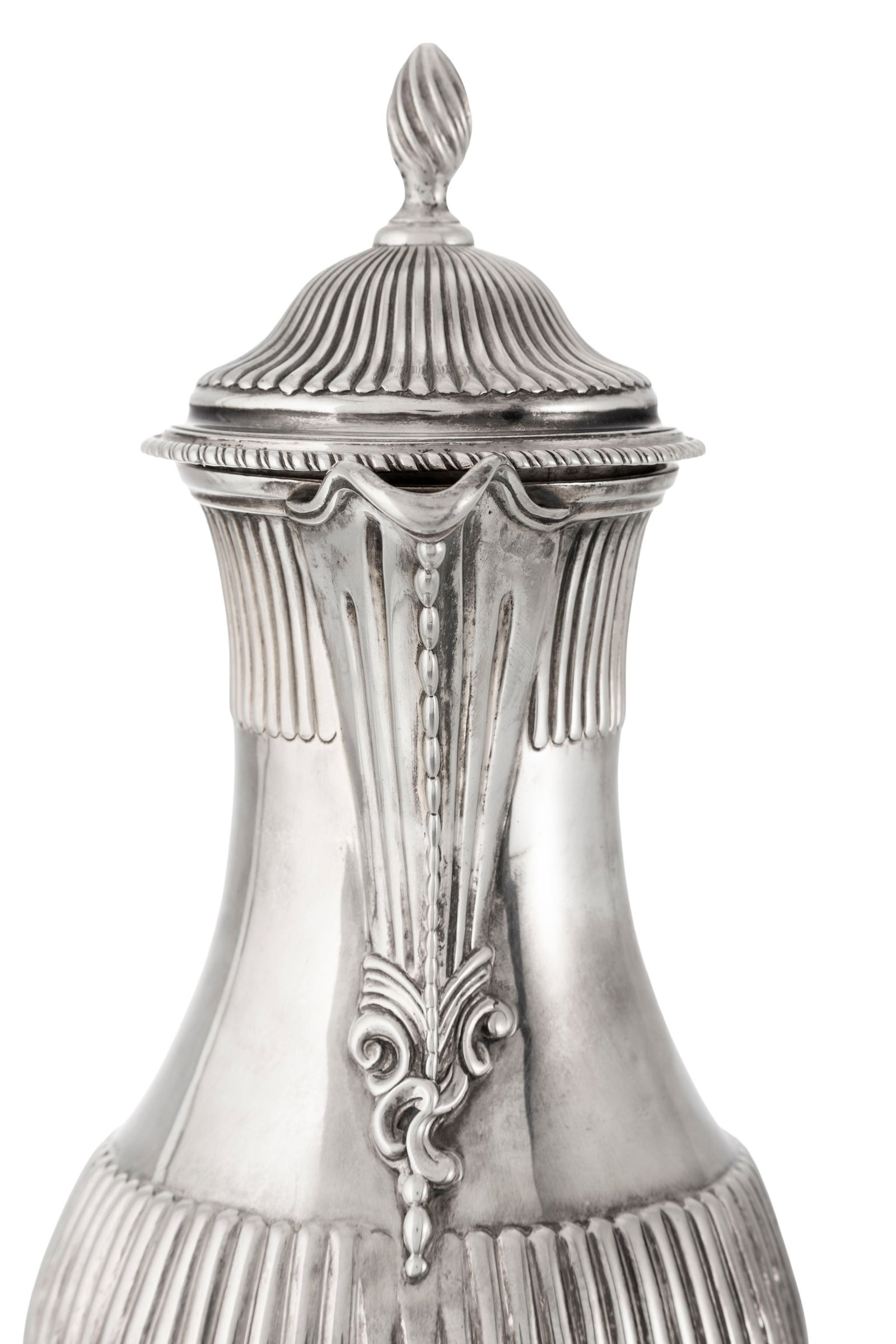 Verseuse en argent, par Charles Wright, Londres, 1770, à décor de godrons, l'anse volute e - 5