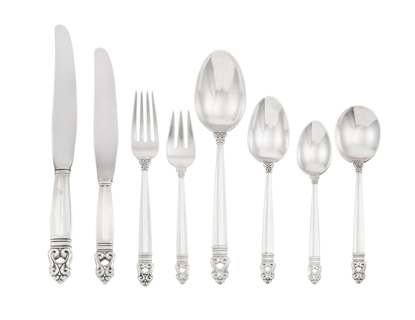International Silver. Ménagère en argent Sterling, modèle Royal Danish, comprenant 99: International Silver. Ménagère en argent Sterling, modèle Royal Danish, comprenant 99 pièces: 12 couteaux et 2 cuillers de table, 12 fourchettes, 12 couteaux et 12 cuillers à