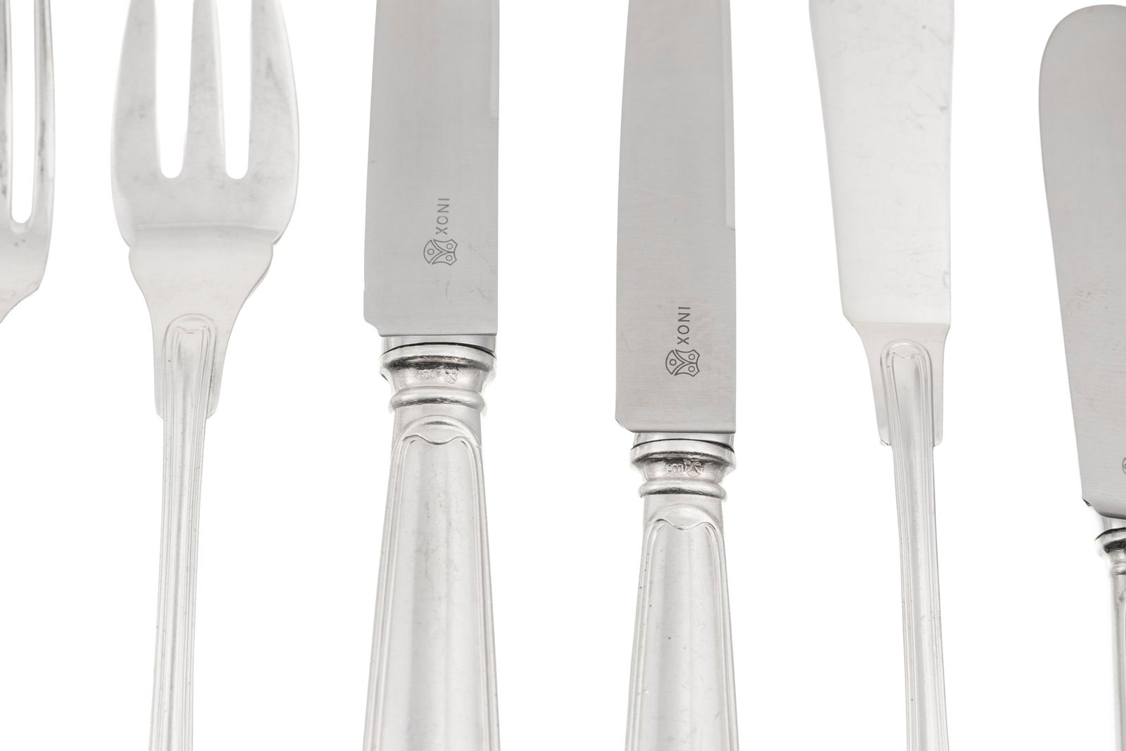 Jezler. Ménagère en argent 800, modèle Filets, comprenant 167 pièces: 24 fourche - 3