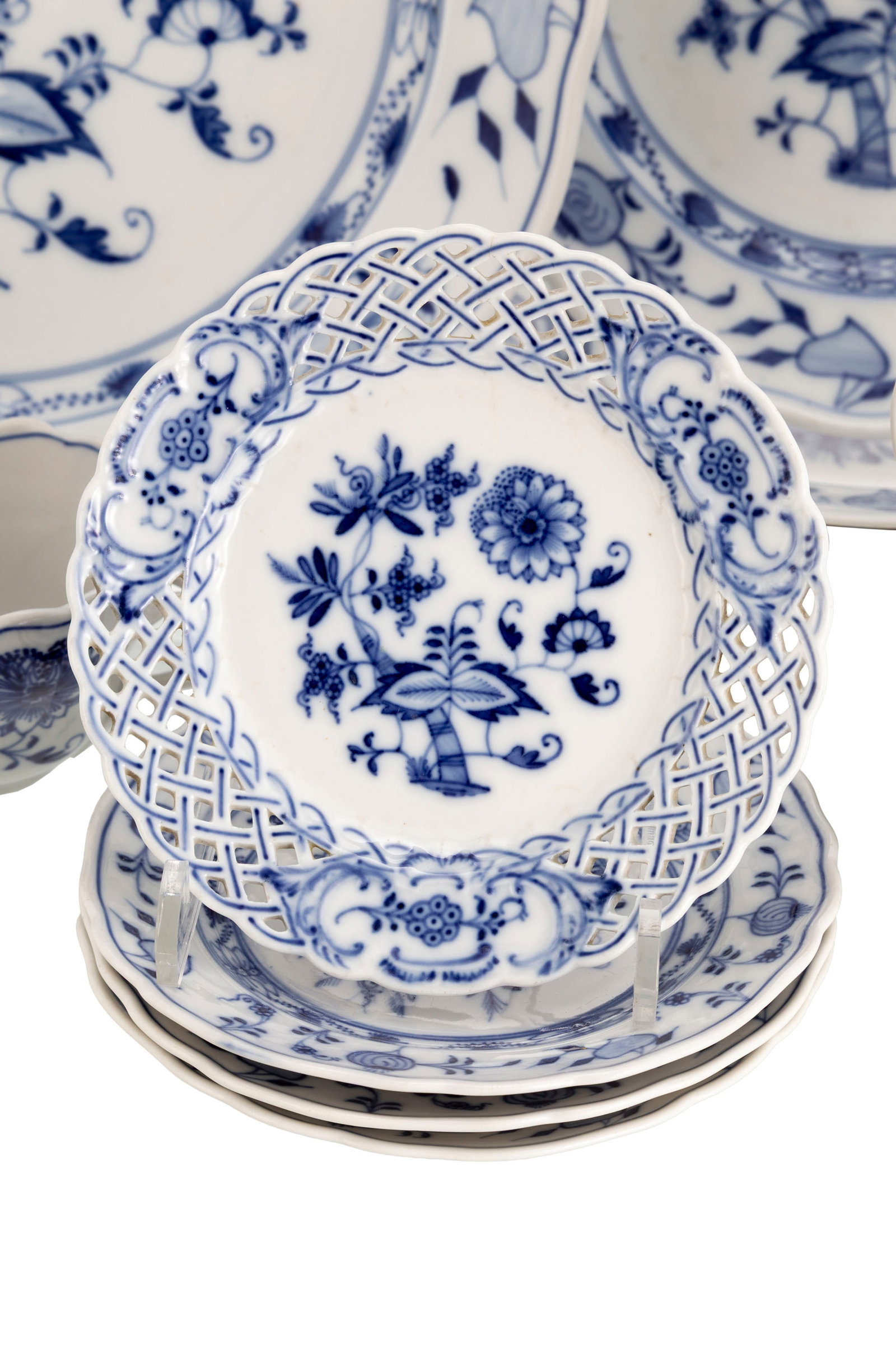 Meissen. Partie de service en porcelaine, modèle Zwiebelmuster, XXe s., comprenant 18 pièc - 3