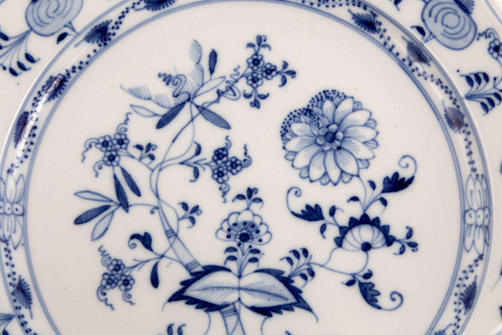 Meissen. Partie de service en porcelaine, modèle Zwiebelmuster, XXe s., comprenant 18 pièc - 6