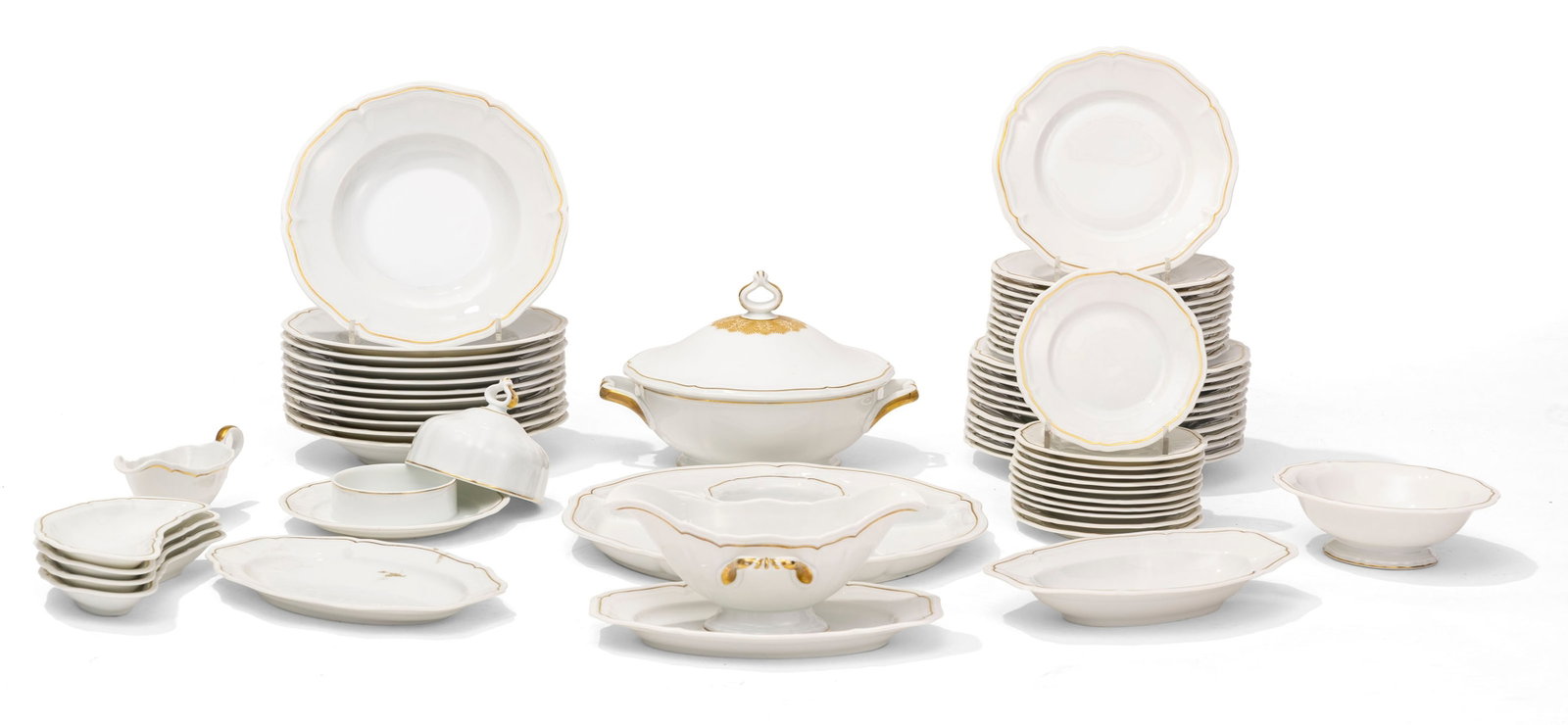 Rosenthal. Partie de service en porcelaine, modèle Chippendale, liseré or, comprenant 48 p: Rosenthal. Partie de service en porcelaine, modèle Chippendale, liseré or, comprenant 48 pièces: 10 assiettes à dîner, 10 assiettes creuses, 10 assiettes à entremets, 4