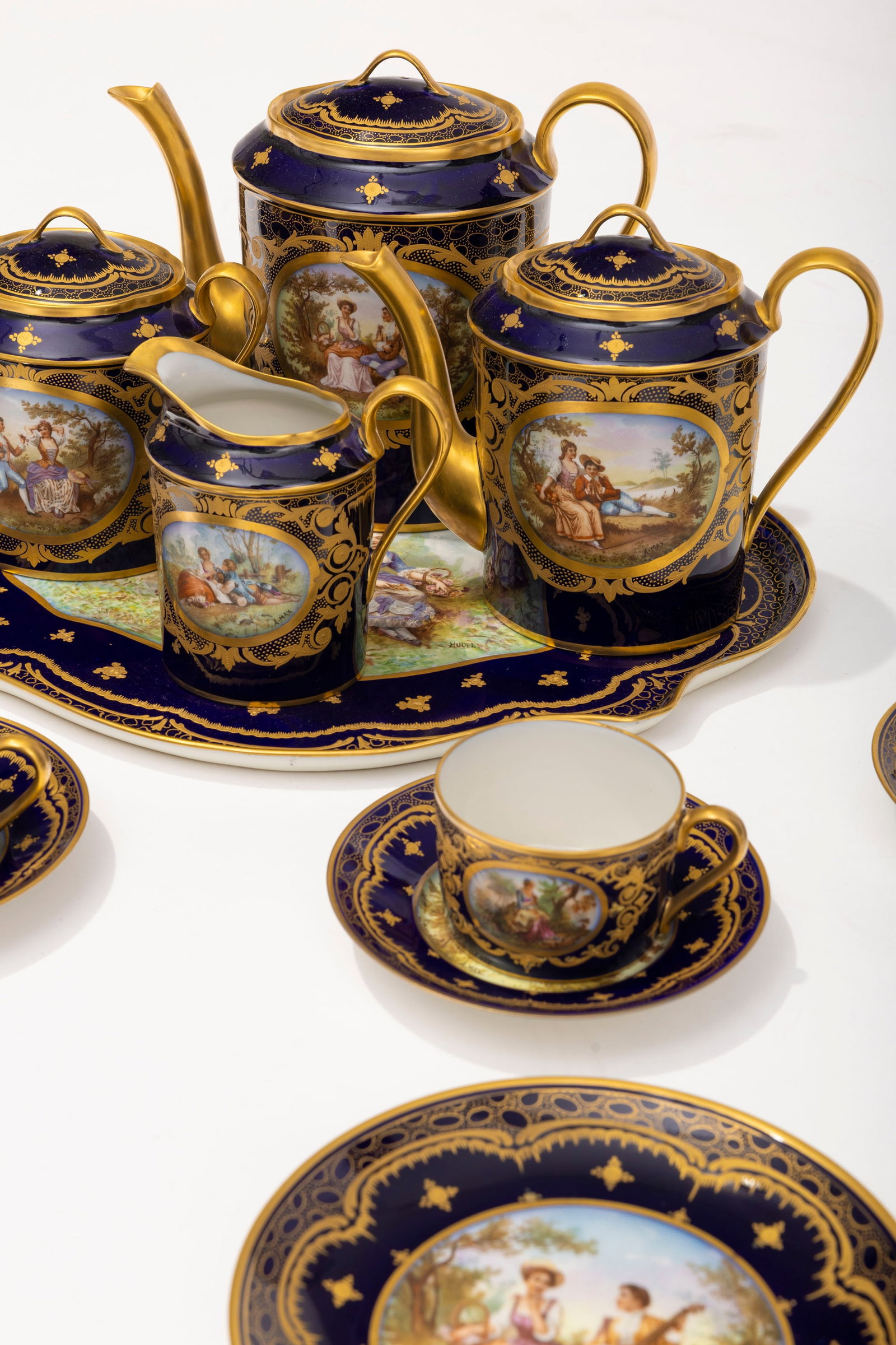 Sèvres dans le goût de. Service à thé et à café en porcelaine, XXe s., - 3