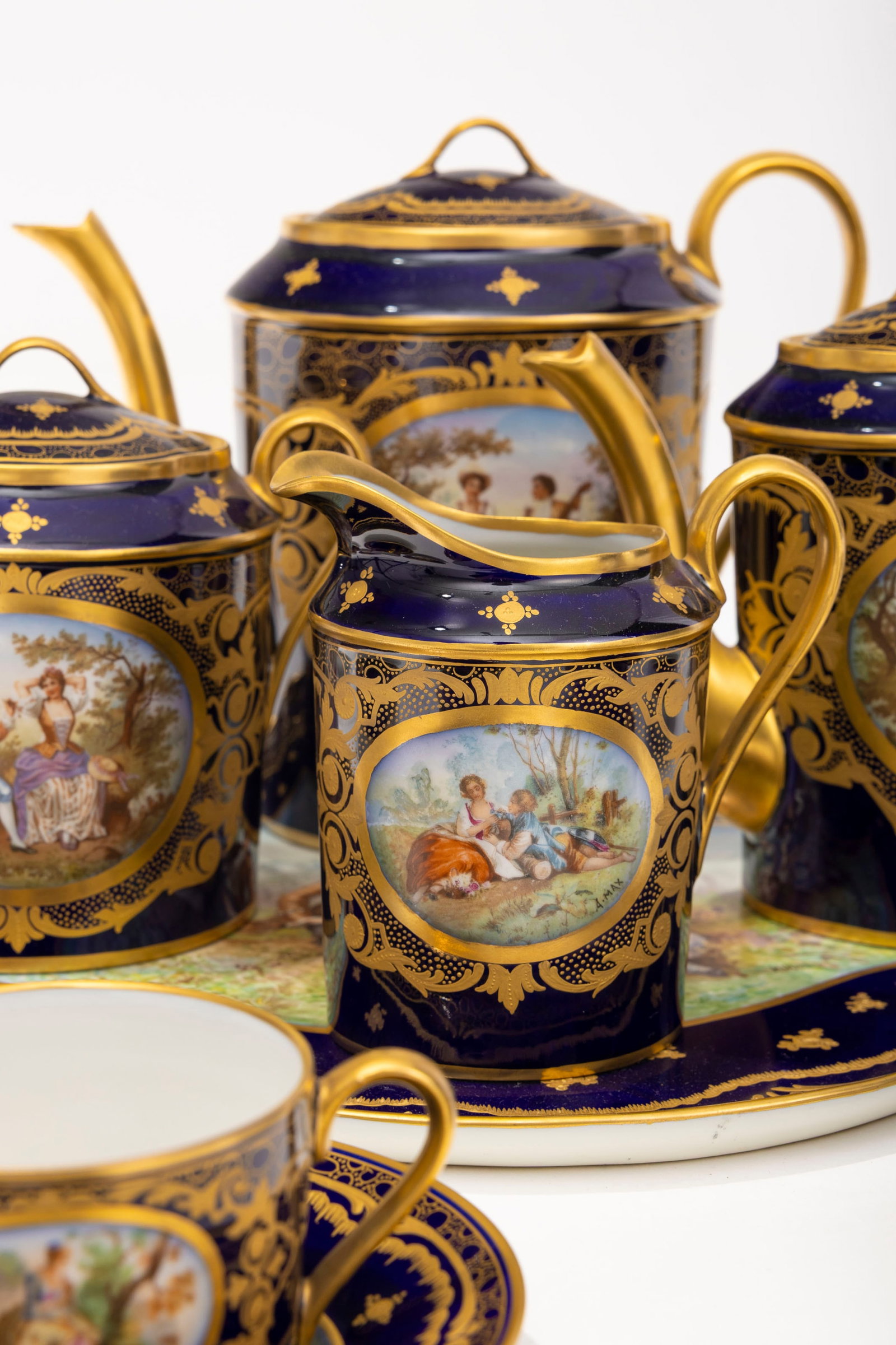 Sèvres dans le goût de. Service à thé et à café en porcelaine, XXe s., - 4