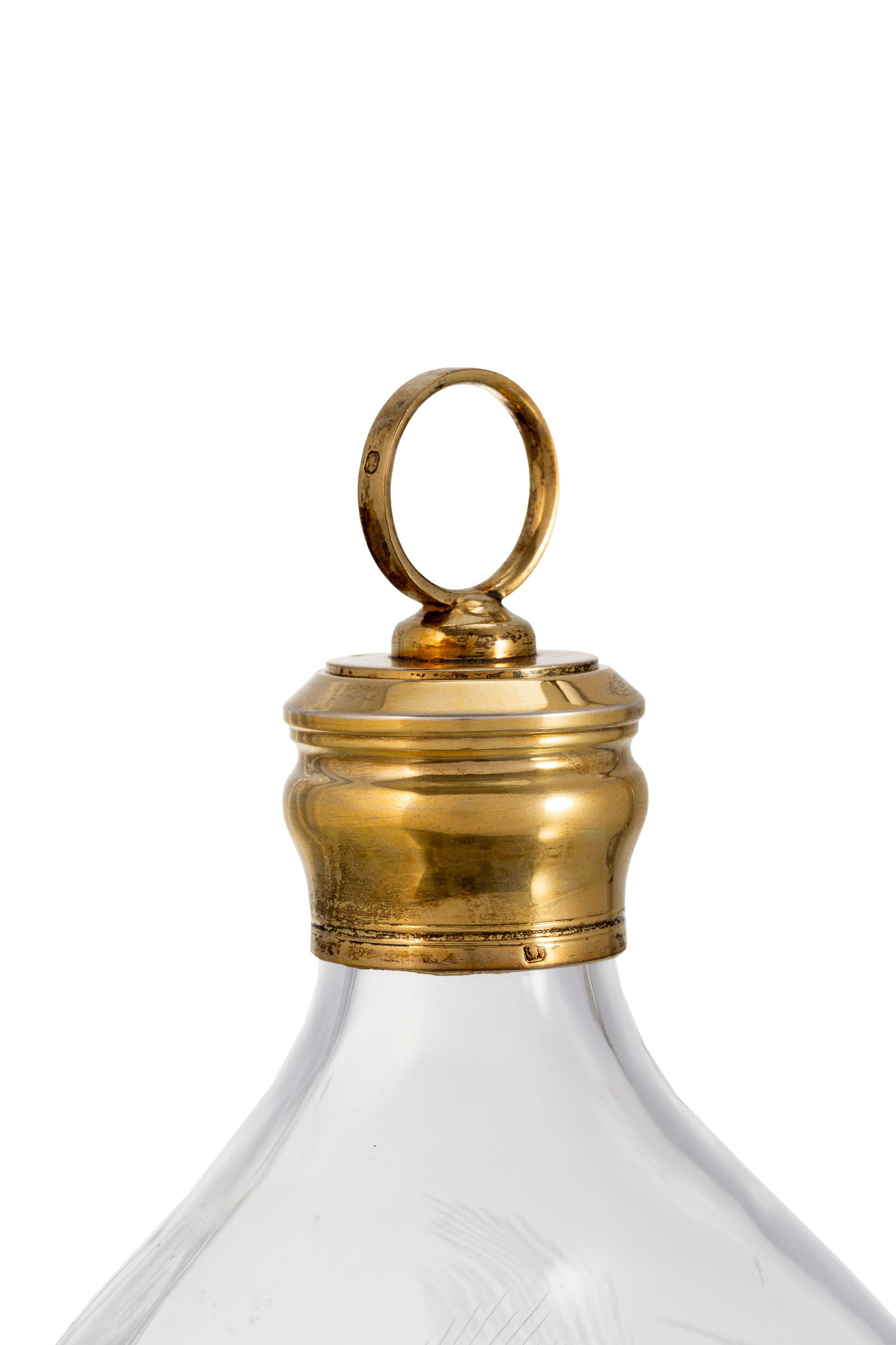 Ensemble de 2 carafes en verre et cristal, 1 cachet Sèvres et l'autre avec monture en vermeil 1 - 4
