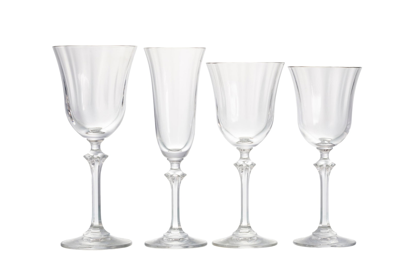 Service de verres en cristal, Allemagne, XXe s., comprenant 60 pièces: 10 flûtes à ch: Service de verres en cristal, Allemagne, XXe s., comprenant 60 pièces: 10 flûtes à champagne, 16 verres à eau, 18 verres à vin rouge et 16 verres à vin blanc