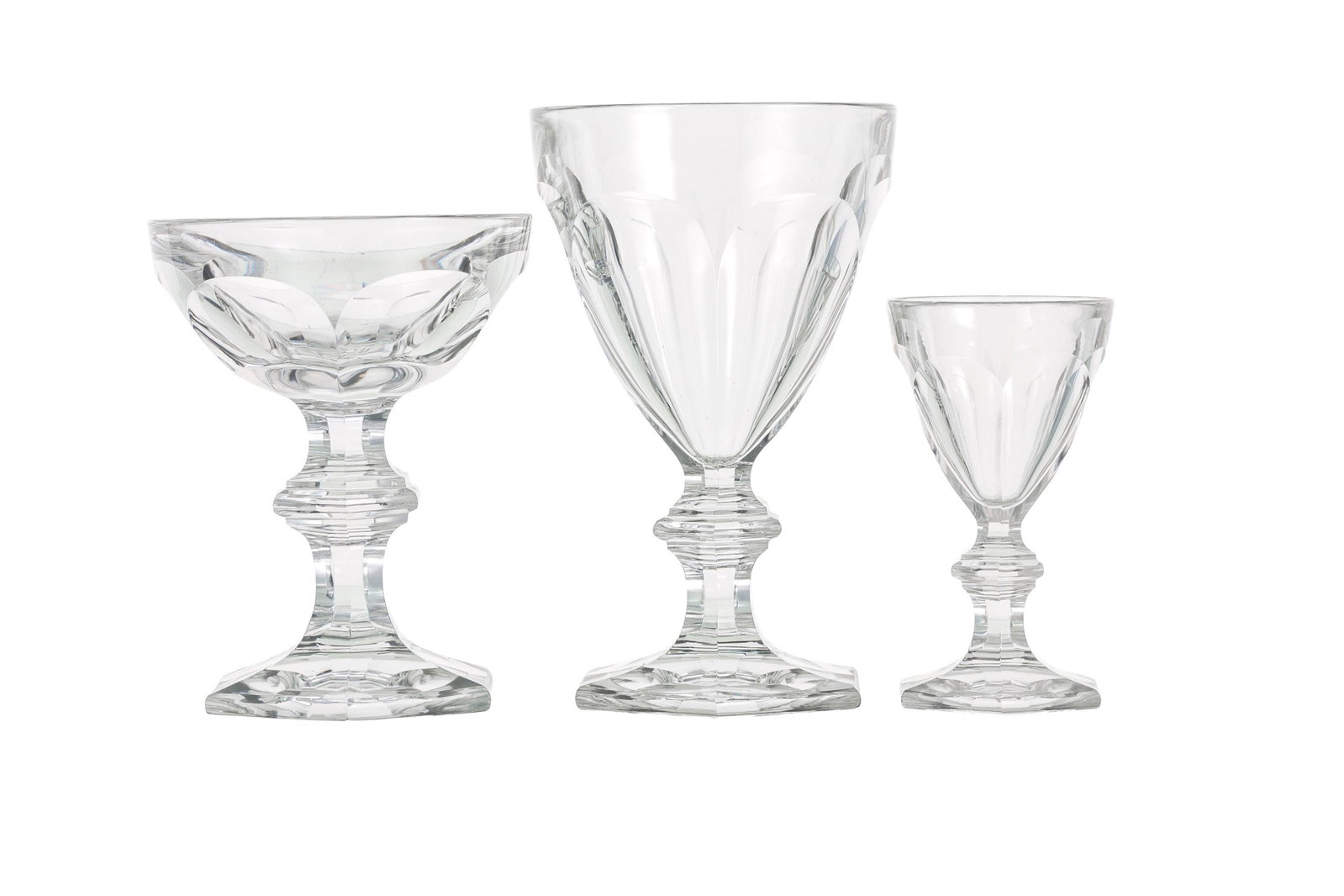 Baccarat. Partie de service en cristal Baccarat, modèle Harcourt, sans cachet, comprenant 36 pi: Baccarat. Partie de service en cristal Baccarat, modèle Harcourt, sans cachet, comprenant 36 pièces: 14 verres à eau, 12 coupes à champagne et 10 verres à
