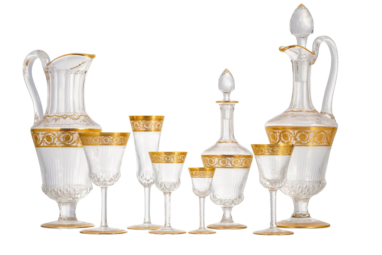 Saint-Louis. Service de verres en cristal, modèle Thistle, comprenant 54 pièces: 11 fl: Saint-Louis. Service de verres en cristal, modèle Thistle, comprenant 54 pièces: 11 flûtes à champagne, 12 verres à vin rouge, 12 verres à vin blanc (2 diamètres),