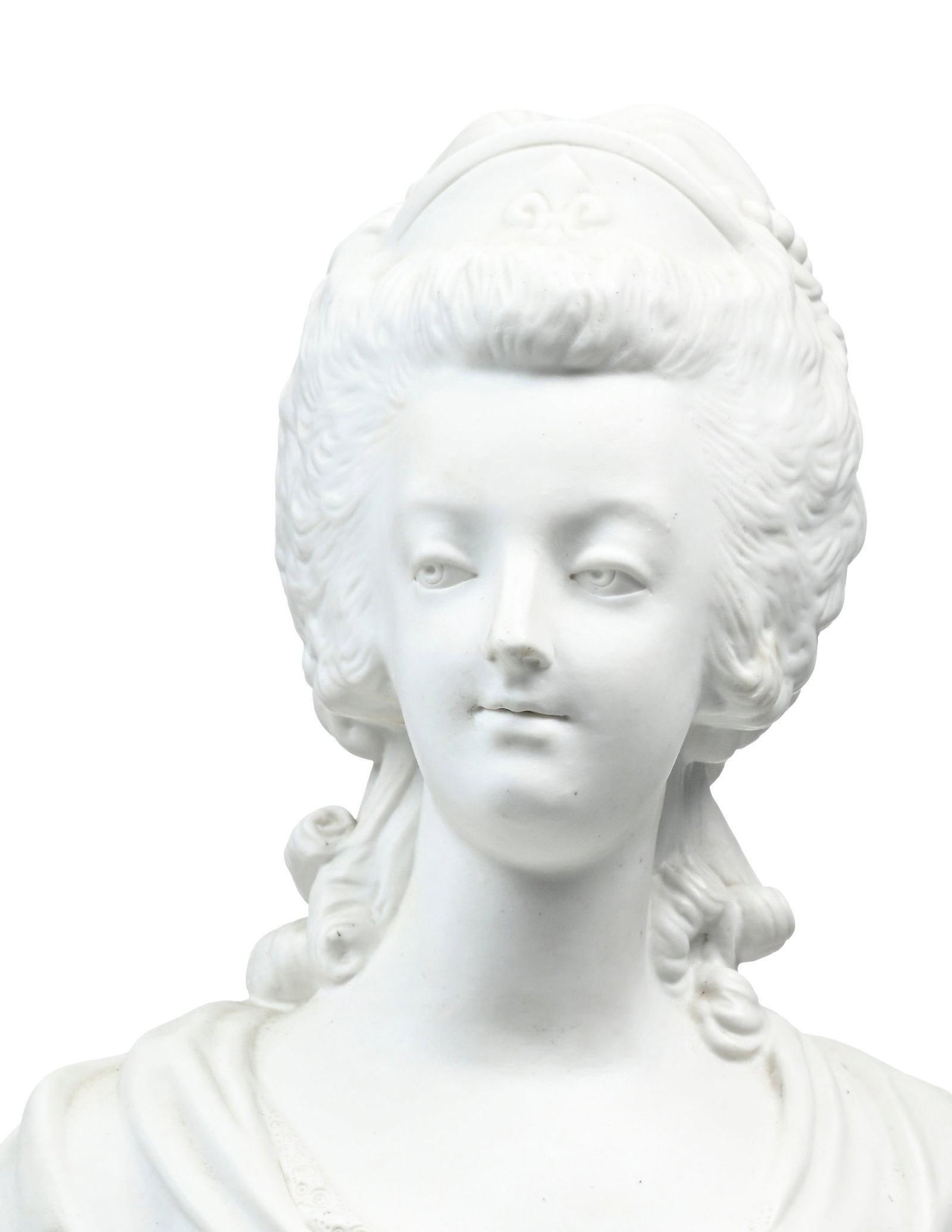 Paire de bustes de Louis XVI et Marie-Antoinette en biscuit, XXe s., posant sur des socles en bois p - 3