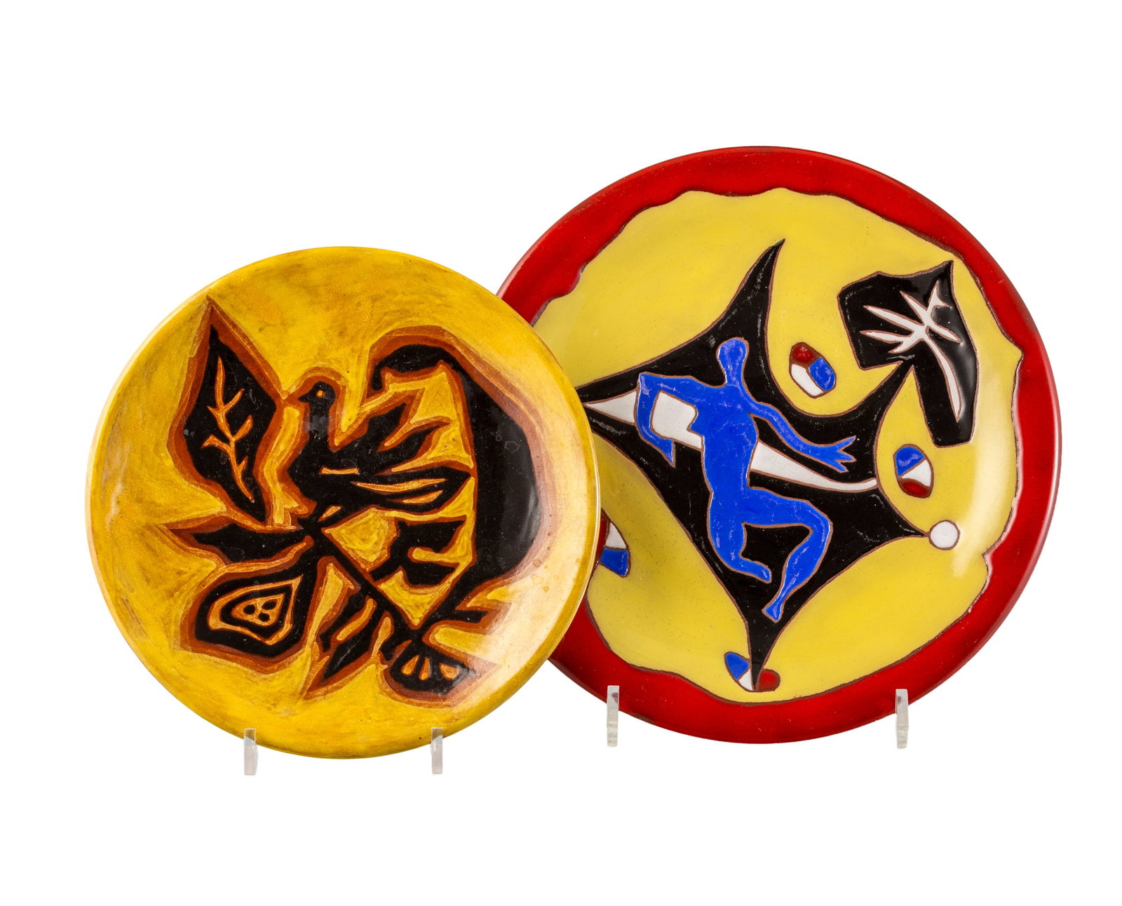 Jean Lurçat (1892-1966). Ensemble de 2 assiettes en céramique émaillée, l'1 : Jean Lurçat (1892-1966). Ensemble de 2 assiettes en céramique émaillée, l'1 à décor d'oiseau et l'autre à décor de personnage, signées au revers, diam. 21