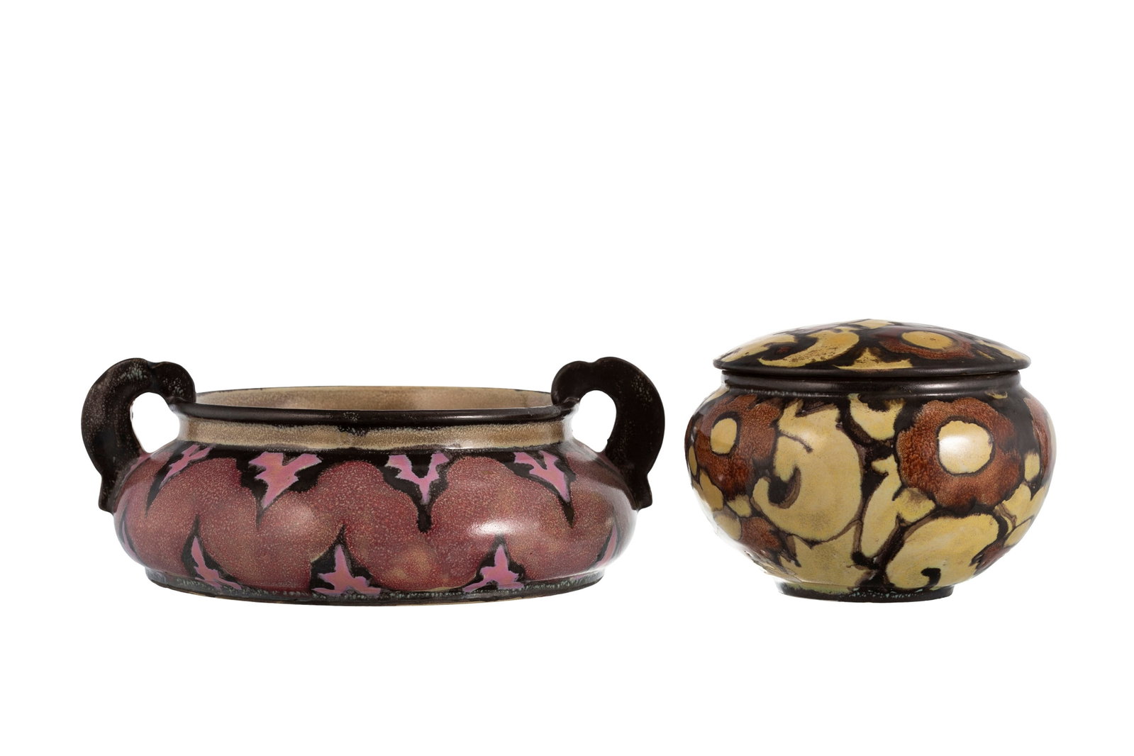 Noverraz (1914-1981). Ensemble d'1 boîte et 1 coupe à anses en céramique émaill&: Noverraz (1914-1981). Ensemble d'1 boîte et 1 coupe à anses en céramique émaillée, à décor de fleurs, diam. 15,5 cm, h. 9,5 cm