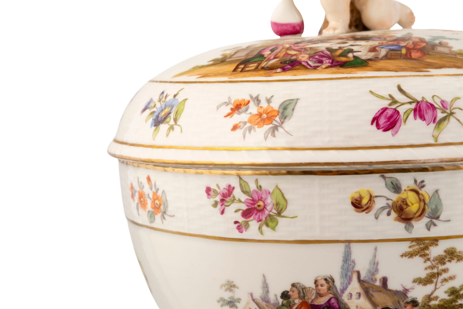 KPM. Soupière en porcelaine, XIXe s., à décor polychrome de fleurs et scènes de  - 2