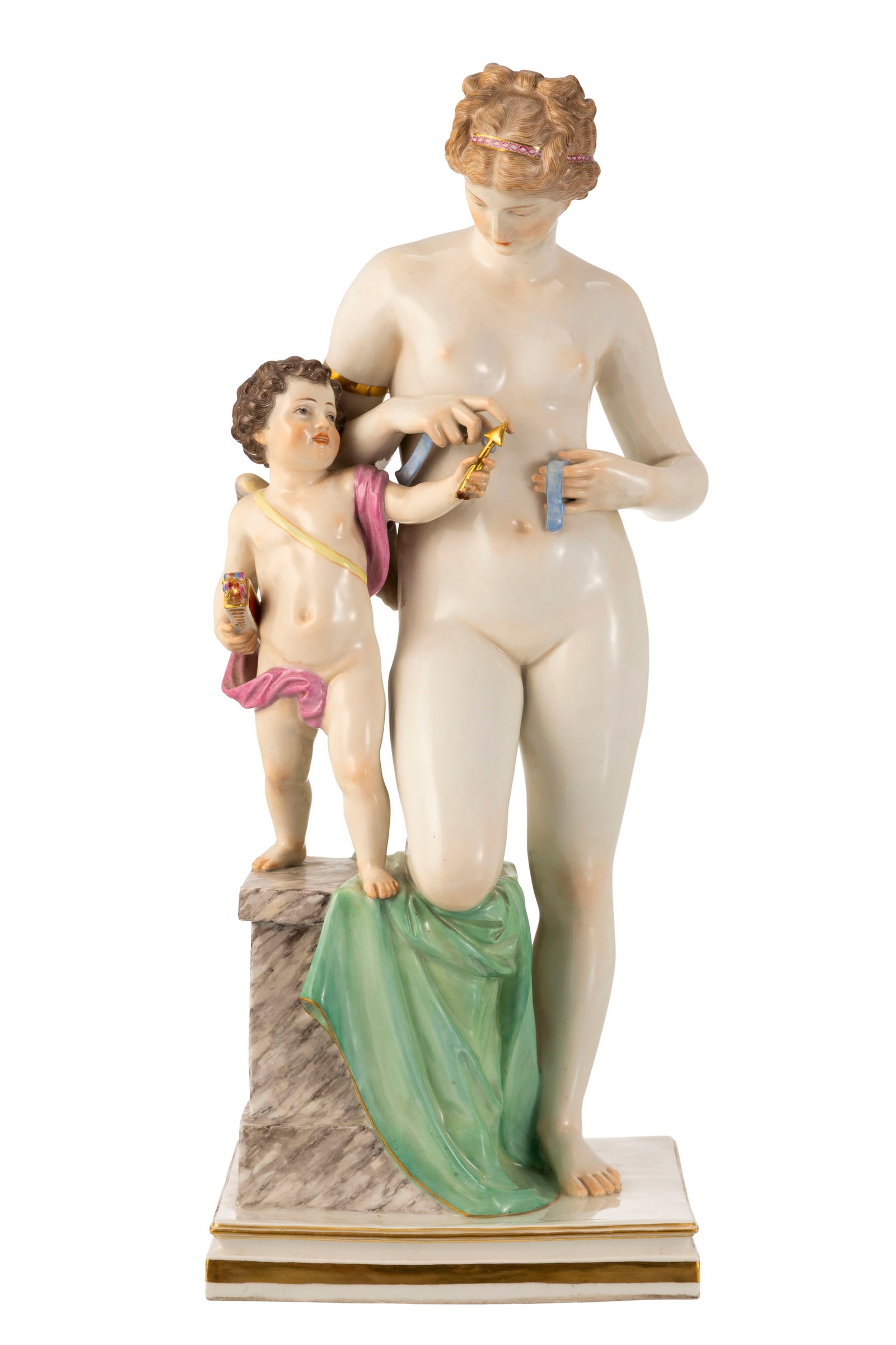 Meissen. Vénus et Cupidon, groupe en porcelaine, fin XIXe-début XXe s., modèle d'Erns: Meissen. Vénus et Cupidon, groupe en porcelaine, fin XIXe-début XXe s., modèle d'Ernst Julius Hähnel, h. 42 cm Condition manque la seconde partie de la flèche dans la m