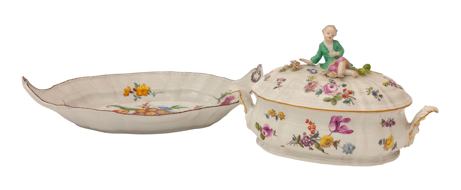 Meissen. Ensemble d'1 terrine et 1 présentoir en porcelaine, XIXe s., à décor de fleu - 2