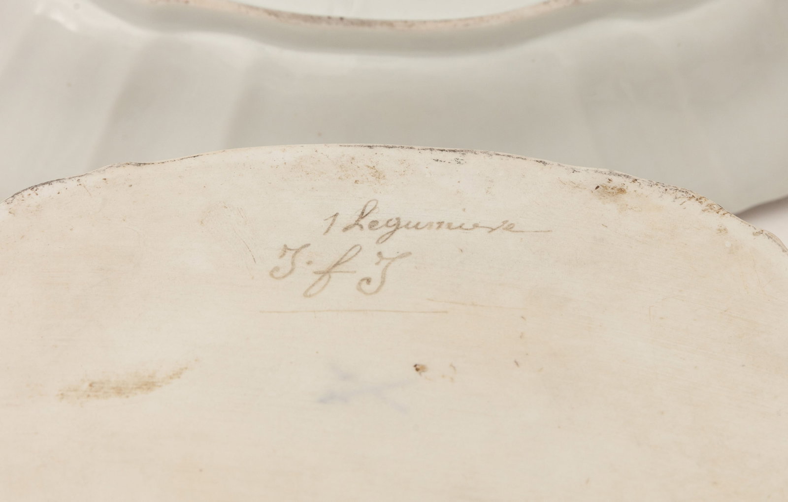 Meissen. Ensemble d'1 terrine et 1 présentoir en porcelaine, XIXe s., à décor de fleu - 5