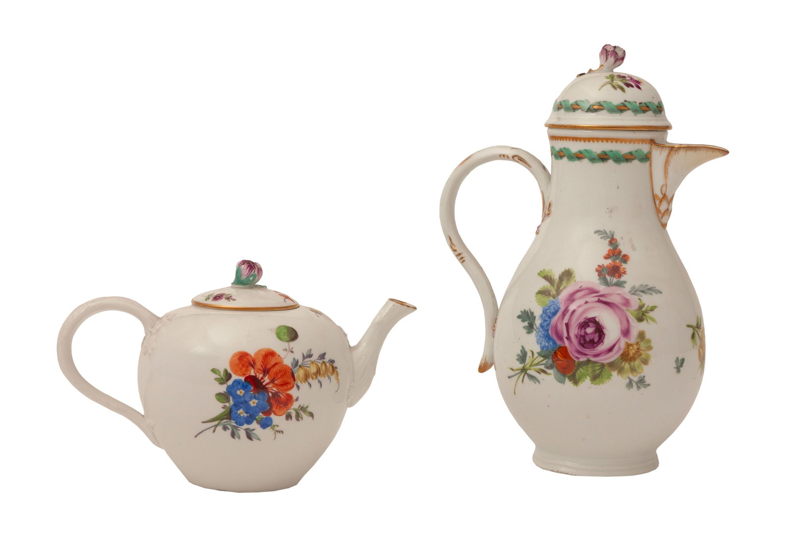 Meissen. Ensemble d'1 cafetière et 1 théière en porcelaine, période Marcolini, &: Meissen. Ensemble d'1 cafetière et 1 théière en porcelaine, période Marcolini, à décor polychrome de fleurs, marques sous les bases, h. 11,5 et 25 cm Condition