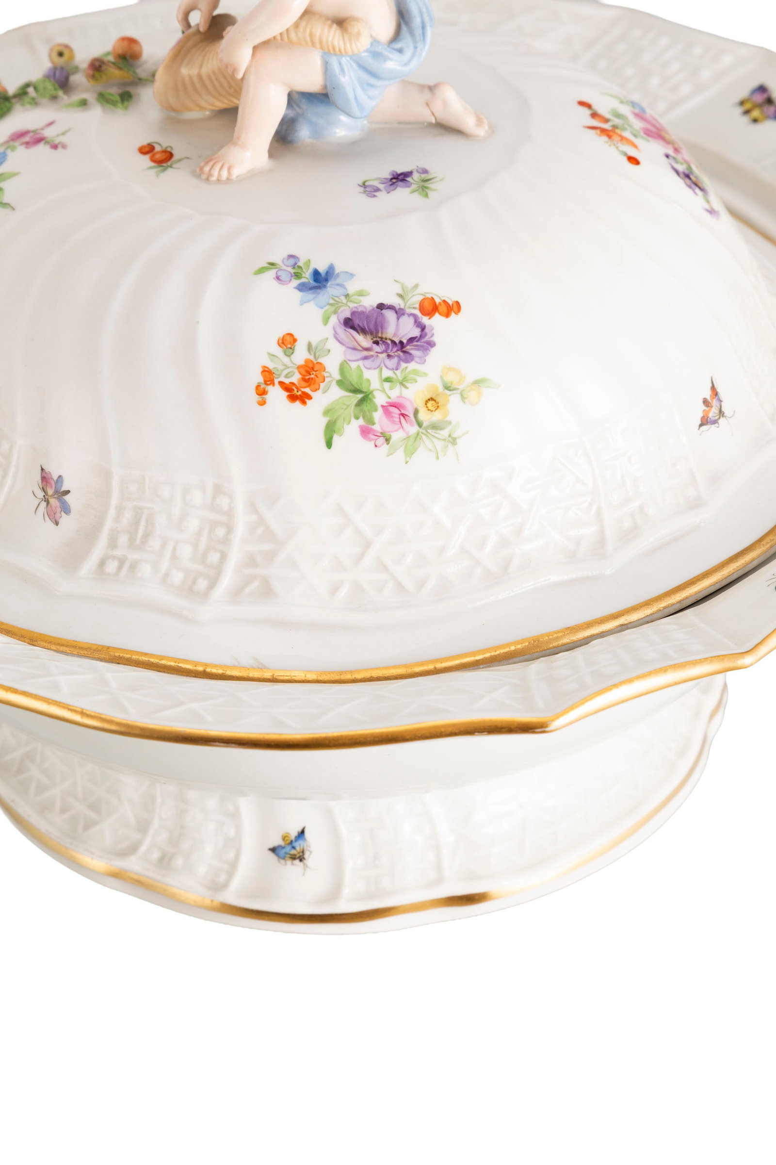 Meissen. Paire de soupières en porcelaine, XIXe s., à décor polychrome de fleurs et p - 5