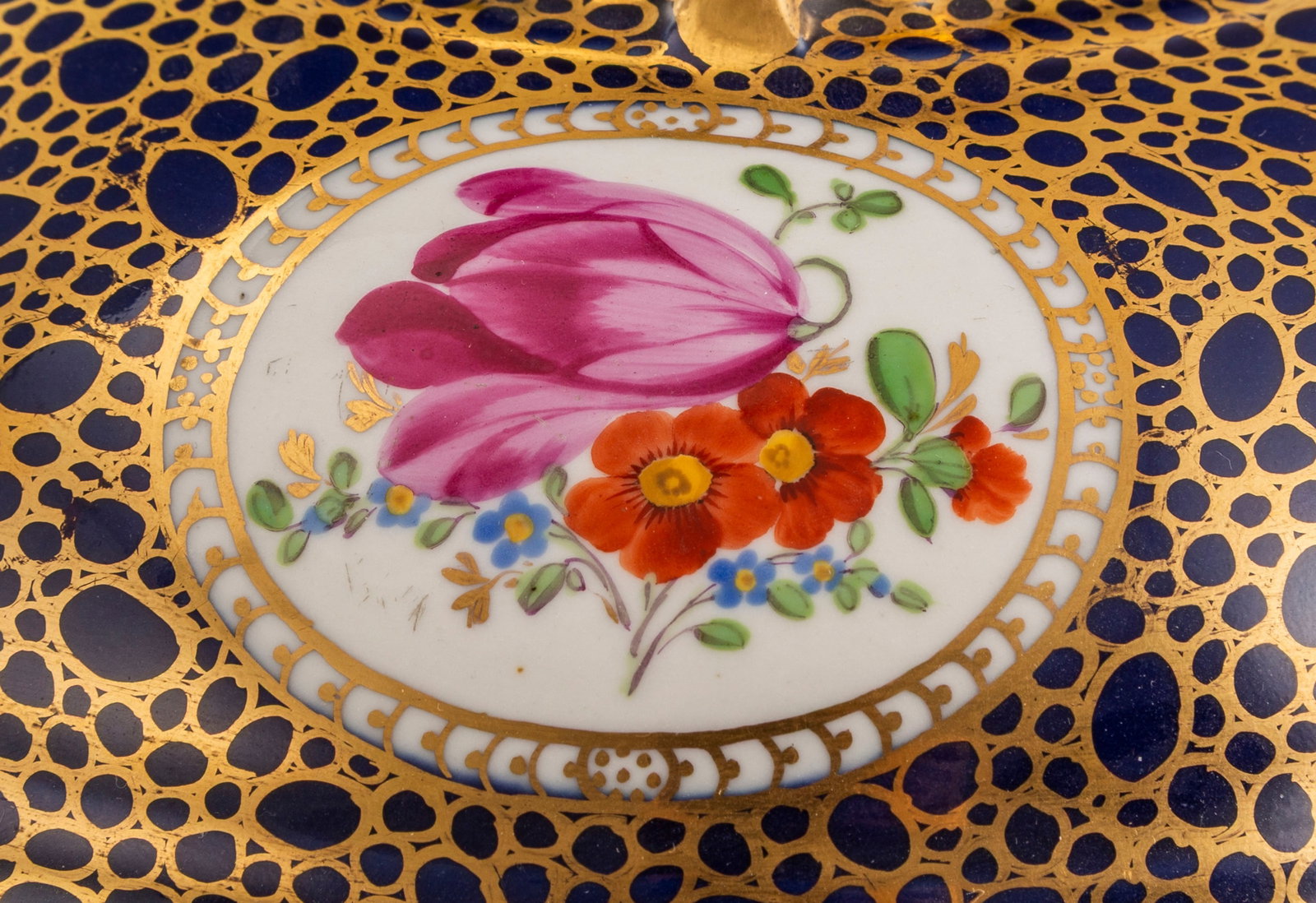 Meissen. Coupe couverte en porcelaine, marque époque Marcolini, XIXe s., à décor de f - 4