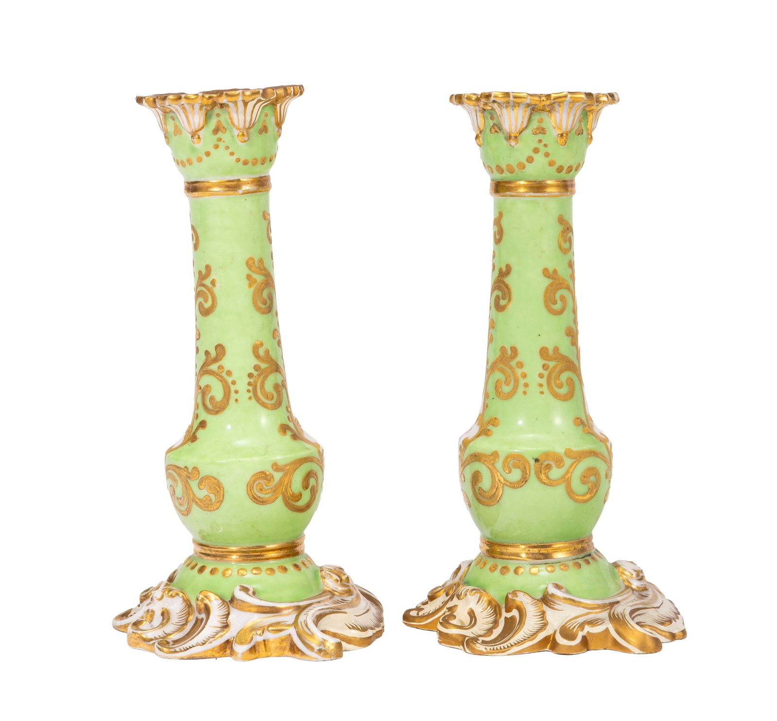Jacob Petit. Ensemble de 2 paires de bougeoirs en porcelaine, Paris, XIXe s., à décor de f - 5