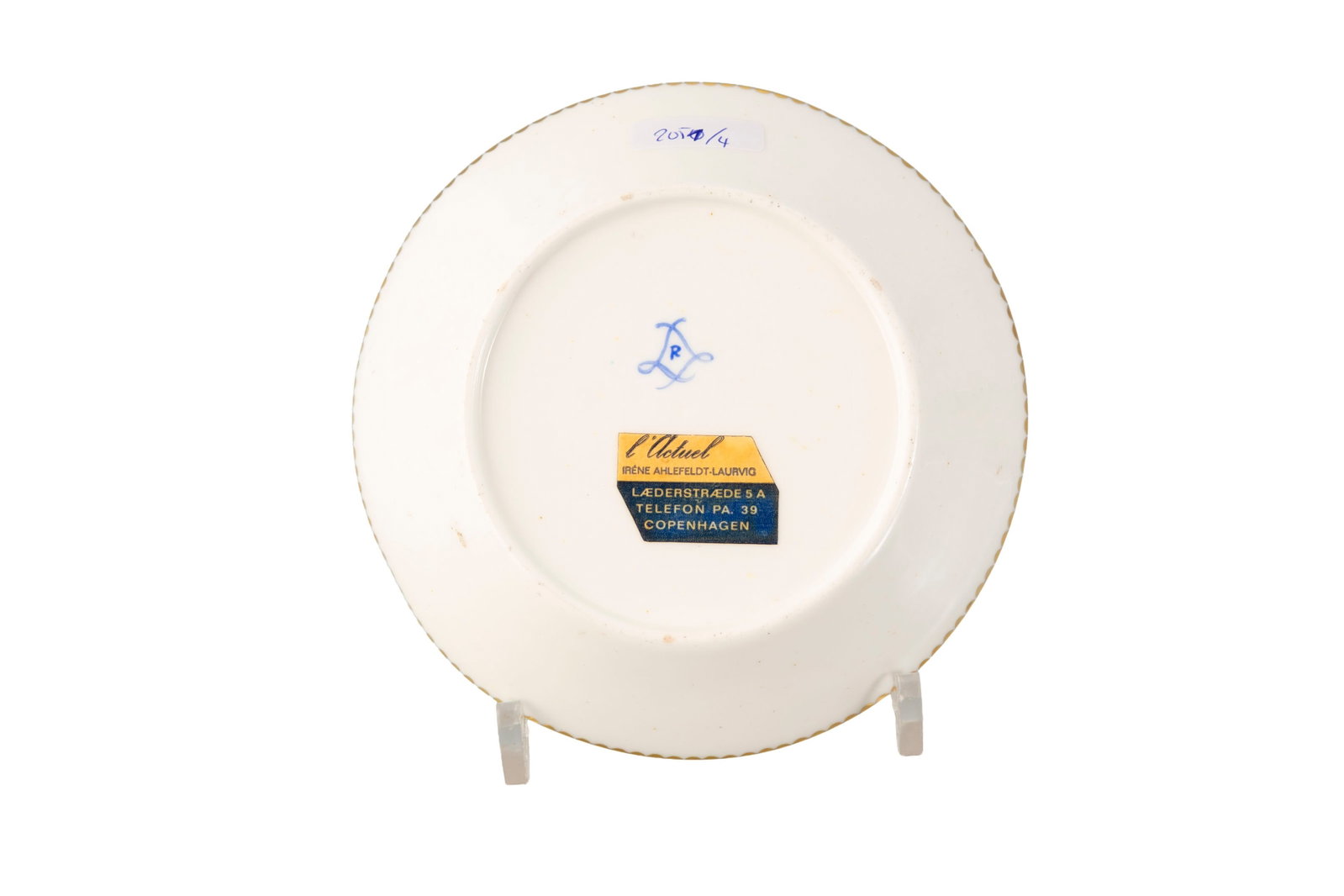 Sèvres dans le goût de. Ensemble d'1 tasse litron et soucoupe et 1 tasse couverte et souco - 11