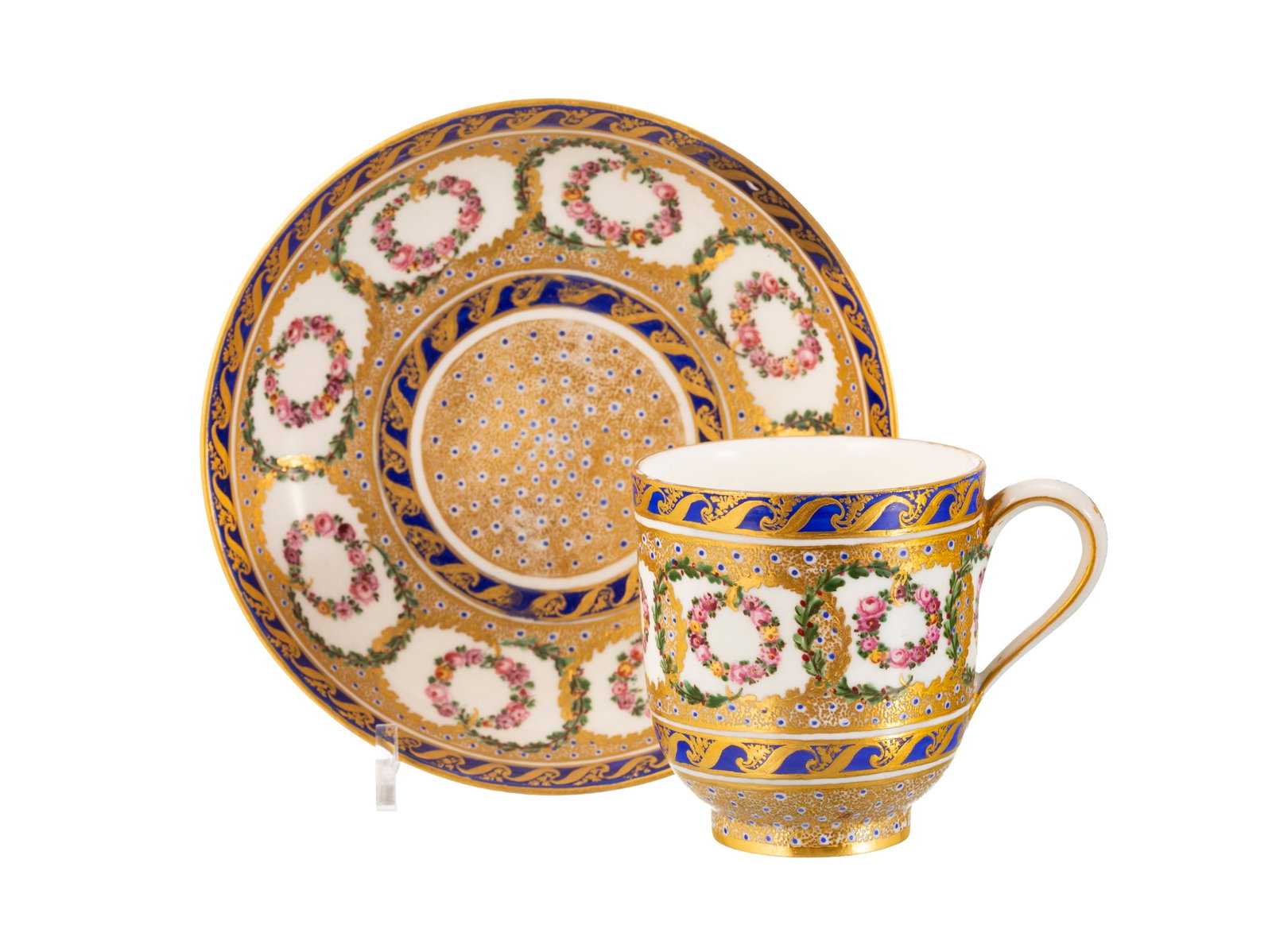 Sèvres dans le goût de. Ensemble d'1 tasse litron et soucoupe et 1 tasse couverte et souco - 3