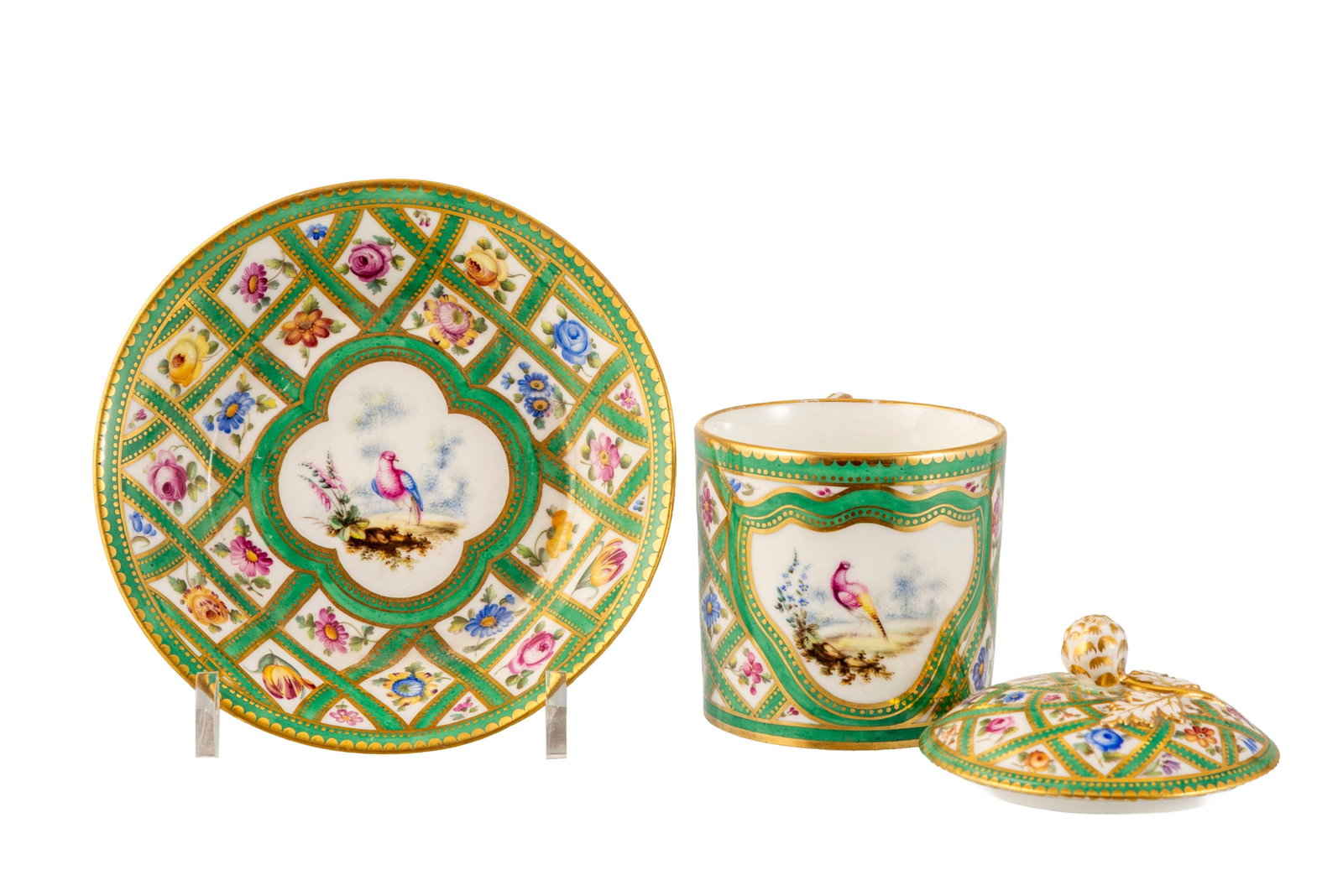 Sèvres dans le goût de. Ensemble d'1 tasse litron et soucoupe et 1 tasse couverte et souco - 5