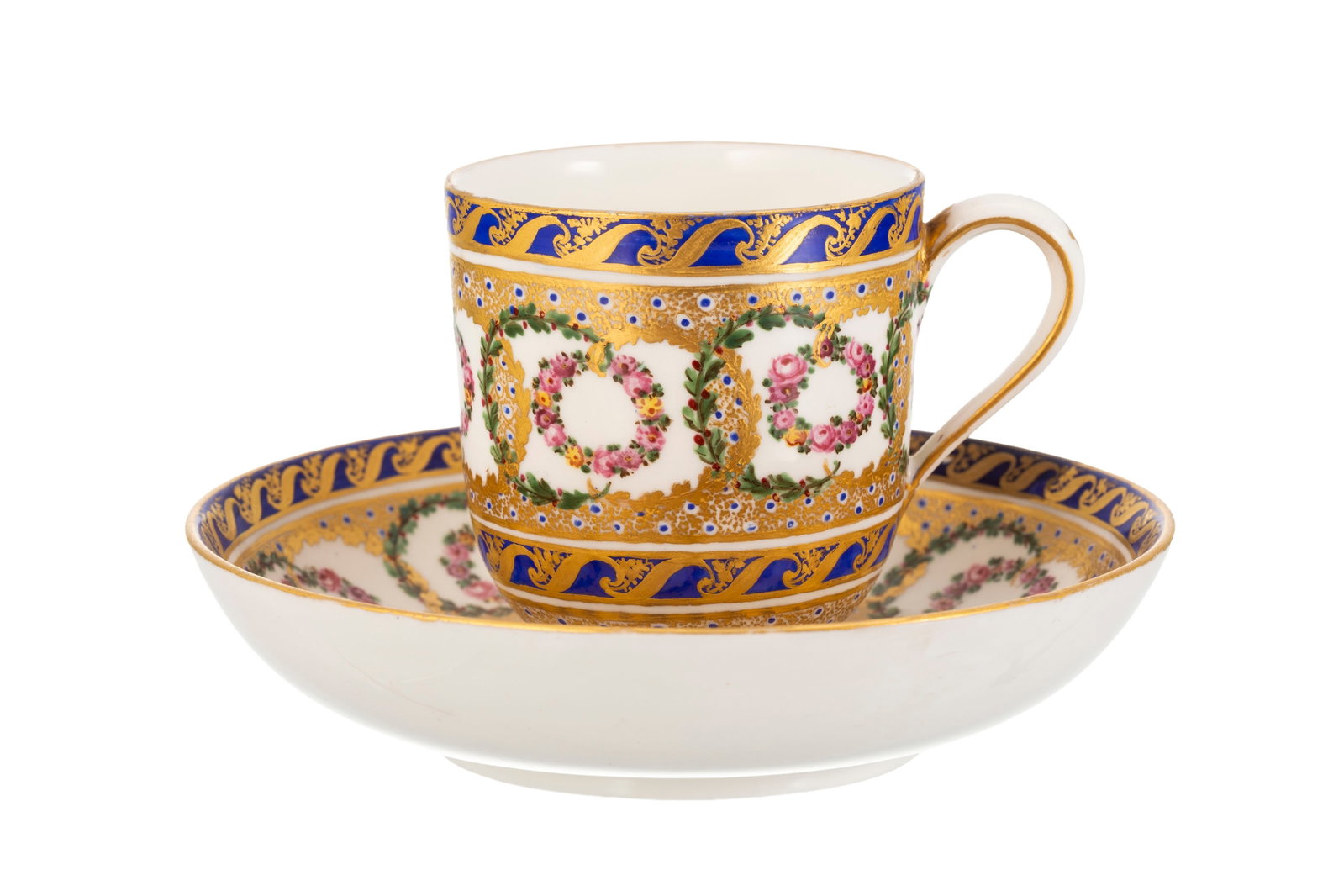 Sèvres dans le goût de. Ensemble d'1 tasse litron et soucoupe et 1 tasse couverte et souco - 6
