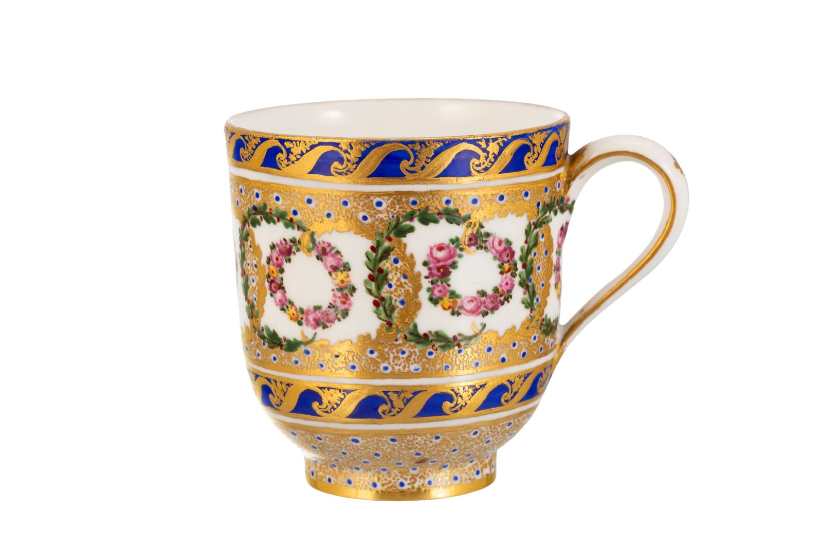 Sèvres dans le goût de. Ensemble d'1 tasse litron et soucoupe et 1 tasse couverte et souco - 7